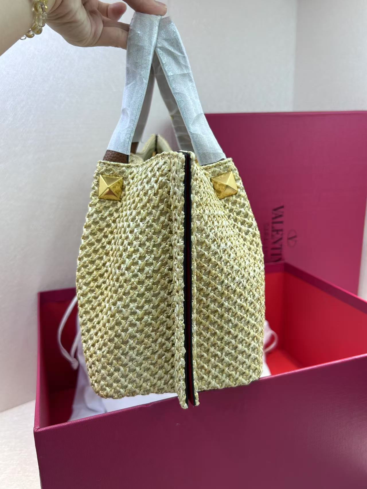 Valentino Raffia Tote Bag with Leather Accents - Summer Essential 4 i1754722416996 4878 0 3