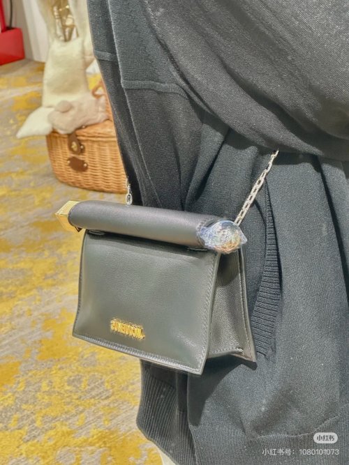 JACQUEMUS Le Petit Rond Leather Shoulder Bag, Silver Chain, Unique Design