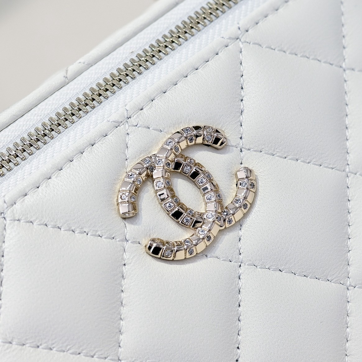 Chanel 24B Limited Edition Diamond Handle Vanity Bag, Lambskin Crossbody 8 i1754872563067 8315 0 6