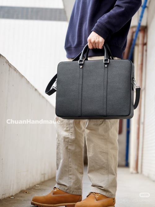 Louis Vuitton Men's Black Leather Taiga Double Zip Business Briefcase M30967 1 Louis Vuitton Men's Black Leather Taiga Double Zip Business Briefcase M30967