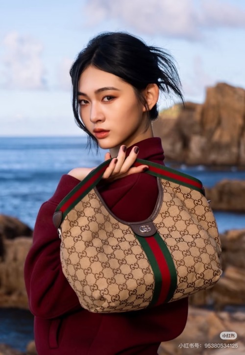 Gucci Giglio Small Tote Bag, 25cm x 20cm x 15cm, Stylish and Functional 1 Gucci Giglio Small Tote Bag, 25cm x 20cm x 15cm, Stylish and Functional