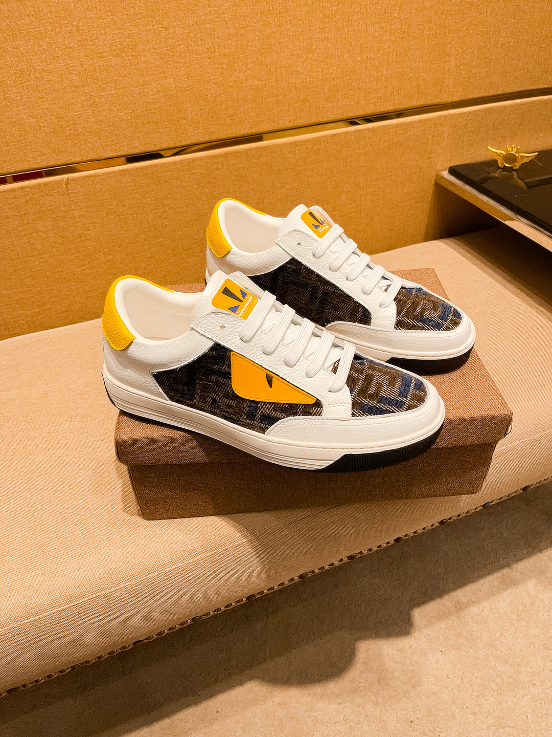 NO:274109,[Fendi] High-end Men's Shoes Brand Official Website 11's latest masterpiece upper is made of Italian imported cowhide with comfortable and breathable inner original non-slip and wear-resistant outsole, making walking more convenient and comfortable!  Exclusive new style, amazing work, beautiful 11 ​​replica [color] compared to the official quality!  Create a fashionable personality to set off your uniqueness!  A must-have for trendy men! Classic size: 38-44 Color 2 colors available.,,fendi,cowhide19860909【 芬迪】男鞋高端品牌 官网11最新力作鞋面采用意大利进口头层牛皮搭配舒适透气内里原版防滑耐磨大底制作,让行走更加便捷舒适！独家新款,惊世之作,与官方的质量相比美的11复刻[色]！打造时尚个性衬托你的与众不同！潮男必备!经典尺码:38-44 颜色 2色可选.,,fendi,cowhide,Men's shoes