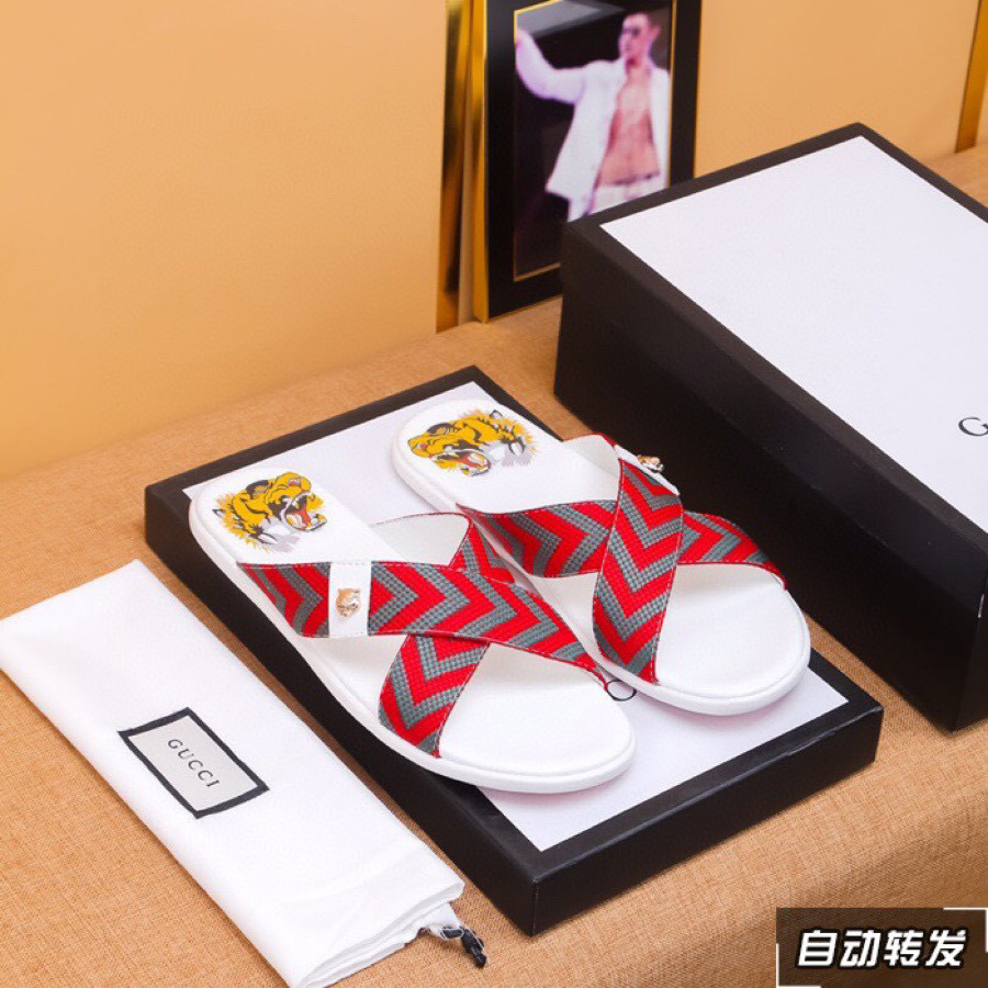 NO:274613,New model is on the market [Guqi slippers] high-end 1:1 mold customization, original upgraded version of the outsole, lighter and non-slip. The top quality of the market, fashion is trendy, versatile and hot, simple and tasteful, must-have for trendy people, exuding a fashionable and casual atmosphere, fashion is right under your feet, full of confidence, the same spring and summer slippers in the counter are coming, it is super beautiful to wear, 38-44 2 This color is optional, slippers19860909新款上市【 古奇拖鞋】高端1:1开模定制,原版升级版大底,更轻便,防滑.市场顶级品质,,时尚主打潮流,百搭爆款,简单不失品味,潮人必备,散发时尚休闲气息,时尚就在脚下,自信满满,专柜同款春夏季拖鞋的季节来了,穿起来超级唯美, ,38-44 2这色可选,,slippers,Men's shoes