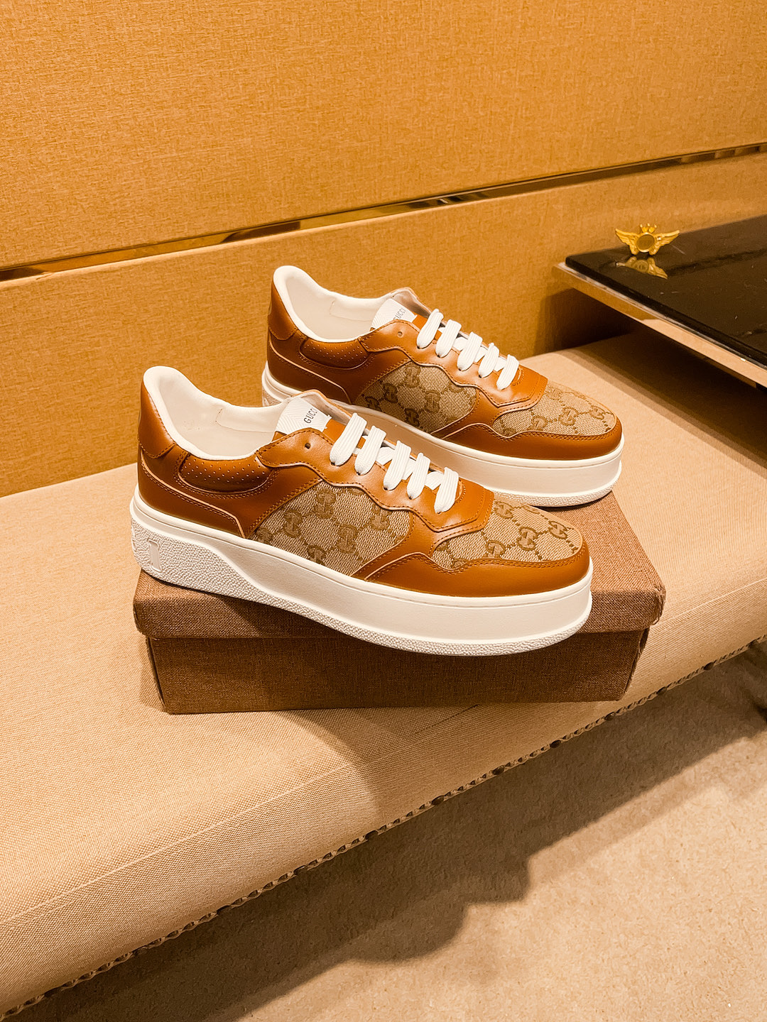 NO:275264,[Guqi] High-end men's shoes brand. The latest masterpiece upper is made of Italian official website original special technology fabric with top layer cowhide. The original comfortable and breathable inner lining is made of original designated anti-slip sole to make walking more convenient and comfortable!  Exclusive new style, amazing work, beautiful 11 ​​replica [color] compared to the official quality!  Create a fashionable personality to set off your uniqueness!  Must-have for trendy men!, Size: 38-44. Color. Multi-color optional, cowhide19860909【古奇】男鞋高端品牌 官网11最新力作鞋面采用意大利官网原版专用科技布面料搭配头层牛皮 原版舒适透气内里原版指定防滑大底制作让行走更加便捷舒适！独家新款,惊世之作,与官方的质量相比美的11复刻[色]！打造时尚个性衬托你的与众不同！潮男必备! ,尺码:38－44.颜色. 多色可选,,cowhide,Men's shoes