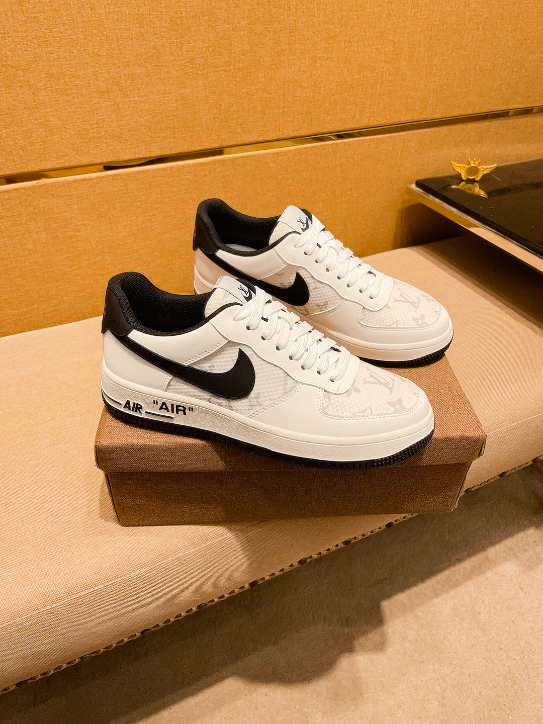 NO:275415,【LV】 Louis Vuitton men's shoes high-end brand Official website 11's latest masterpiece upper is made of imported Italian cowhide with comfortable and breathable inner original non-slip and wear-resistant outsole, making walking more convenient and comfortable!  Exclusive new style, amazing work, beautiful 11 ​​replica [color] compared to the official quality!  Create a fashionable personality to set off your uniqueness!  A must-have for trendy men! Classic size: 38-44 Color 2 colors available.,,louis vuitton,louis vuitton,cowhide19860909【 LV】路易威登 男鞋高端品牌 官网11最新力作鞋面采用意大利进口头层牛皮搭配舒适透气内里原版防滑耐磨大底制作,让行走更加便捷舒适！独家新款,惊世之作,与官方的质量相比美的11复刻[色]！打造时尚个性衬托你的与众不同！潮男必备!经典尺码:38-44 颜色 2色可选.,,louis vuitton,louis vuitton,cowhide,Men's shoes