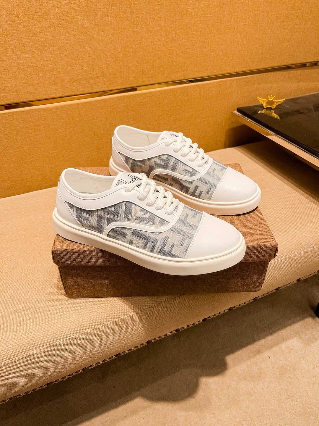 NO:354225,[Fendi] High-end Men's Shoes Brand Official Website 11's latest masterpiece upper is made of Italian official website original special technology fabric with top layer cowhide original comfortable breathable inner lining original designated anti-slip sole making walking more convenient and comfortable!  Exclusive new style, amazing work, beautiful 11 ​​replica [color] compared to the official quality!  Create a fashionable personality to set off your uniqueness!  Must-have for trendy men!, Size: 38-44. Color. 3 colors available, fendi, cowhide19860909【芬迪】男鞋高端品牌 官网11最新力作鞋面采用意大利官网原版专用科技布面料搭配头层牛皮原版舒适透气内里原版指定防滑大底制作让行走更加便捷舒适！独家新款,惊世之作,与官方的质量相比美的11复刻[色]！打造时尚个性衬托你的与众不同！潮男必备! ,尺码:38－44.颜色. 3色可选,,fendi,cowhide,Men's shoes