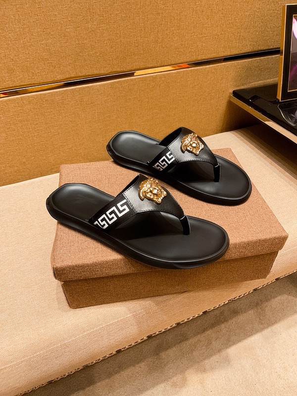 NO:352730,New model is available on the market [Versace Slippers] High-end 1:1 mold customization, original upgraded version of the outsole, lighter and non-slip. Top quality in the market, fashion and trendy, versatile and hot, simple and tasteful, must-have for trendy people, exuding a fashionable and casual atmosphere, fashion is right under your feet, full of confidence, the same spring and summer slippers in the counter are coming, it is super beautiful to wear, 38-44 1 color optional, versace, slippers19860909新款上市【范思哲拖鞋】高端1:1开模定制,原版升级版大底,更轻便,防滑.市场顶级品质,,时尚主打潮流,百搭爆款,简单不失品味,潮人必备,散发时尚休闲气息,时尚就在脚下,自信满满,专柜同款春夏季拖鞋的季节来了,穿起来超级唯美, ,38-44 1色可选,,versace,slippers,Men's shoes