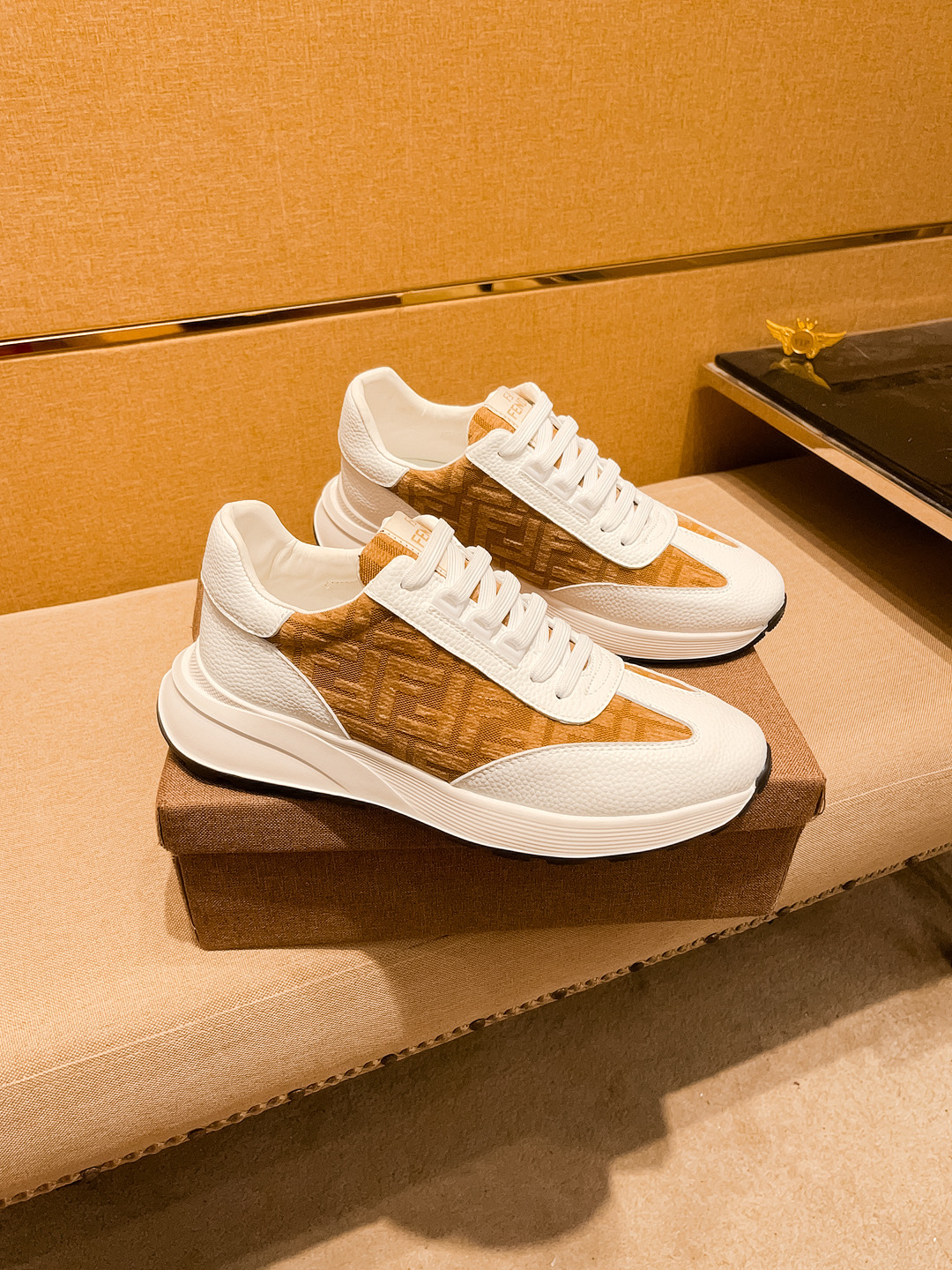 NO:284502,[Fendi] High-end Men's Shoes Brand Official Website 11's latest masterpiece upper is made of Italian imported cowhide, comfortable and breathable inner lining, original non-slip and wear-resistant sole, making walking more convenient and comfortable!  Exclusive new style, amazing work, beautiful 11 ​​replica [color] compared to the official quality!  Create a fashionable personality to set off your uniqueness!  Must-have for trendy men! Classic size: 38-44 Color 2 colors available, fendi, cowhide19860909【芬迪】男鞋高端品牌 官网11最新力作鞋面采用意大利进口头层牛皮搭配 舒适透气内里原版防滑耐磨大底制作,让行走更加便捷舒适！独家新款,惊世之作,与官方的质量相比美的11复刻[色]！打造时尚个性衬托你的与众不！潮男必备!经典尺码: 38—44 颜色 2色可选,,fendi,cowhide,Men's shoes