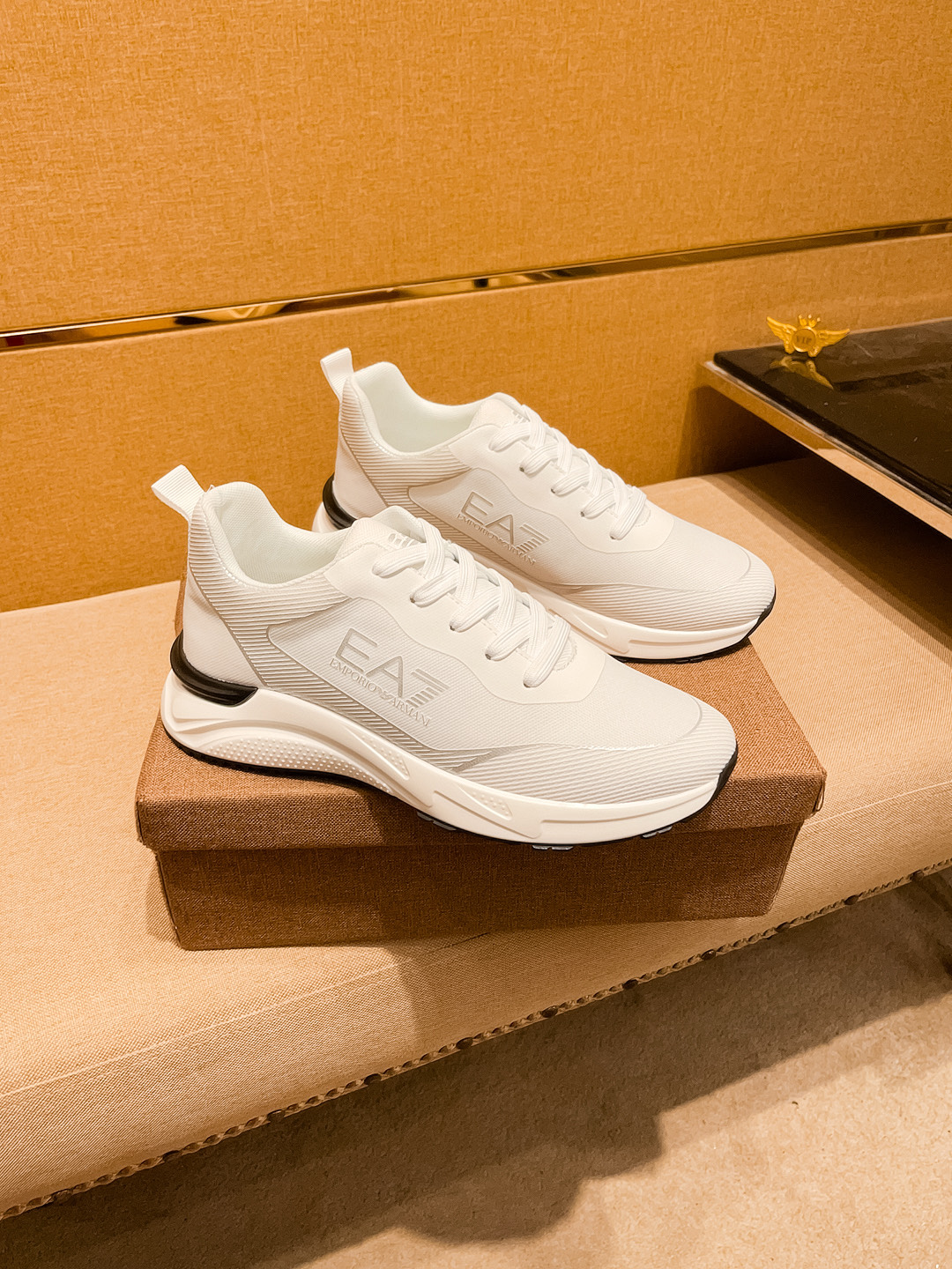 NO:284485,[Armani] High-end Men's Shoes Brand Official Website 11's latest masterpiece upper is made of Italian official website original special technology fabric with original comfortable breathable inner lining original designated anti-slip sole making walking more convenient and comfortable!  Exclusive new style, amazing work, beautiful 11 ​​replica [color] compared to the official quality!  Create a fashionable personality to set off your uniqueness!  A must-have for trendy men!, Size: 38-44. Color. 2 colors available, Armani19860909【阿玛尼】男鞋高端品牌 官网11最新力作鞋面采用意大利官网原版专用科技布面料搭配原版舒适透气内里原版指定防滑大底制作让行走更加便捷舒适！独家新款,惊世之作,与官方的质量相比美的11复刻[色]！打造时尚个性衬托你的与众不同！潮男必备! ,尺码:38－44.颜色. 2色可选,,armani,Men's shoes