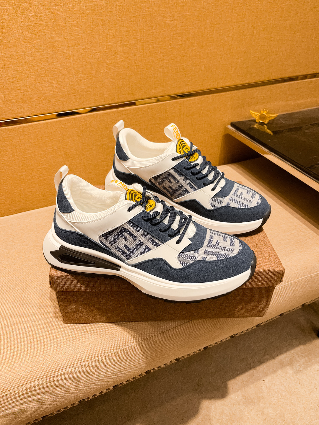 NO:354863,[Fendi] High-end Men's Shoes Brand Official Website 11's latest masterpiece upper is made of Italian imported cowhide with comfortable and breathable inner original non-slip and wear-resistant outsole, making walking more convenient and comfortable!  Exclusive new style, amazing work, beautiful 11 ​​replica [color] compared to the official quality!  Create a fashionable personality to set off your uniqueness!  Must-have for trendy men! Classic size: 38-44 Multi-color available, fendi, cowhide19860909【芬迪】男鞋高端品牌 官网11最新力作鞋面采用意大利进口头层牛皮搭配舒适透气内里原版防滑耐磨大底制作,让行走更加便捷舒适！独家新款,惊世之作,与官方的质量相比美的11复刻[色]！打造时尚个性衬托你的与众不同！潮男必备!经典尺码:38-44 颜色多色可选,,fendi,cowhide,Men's shoes