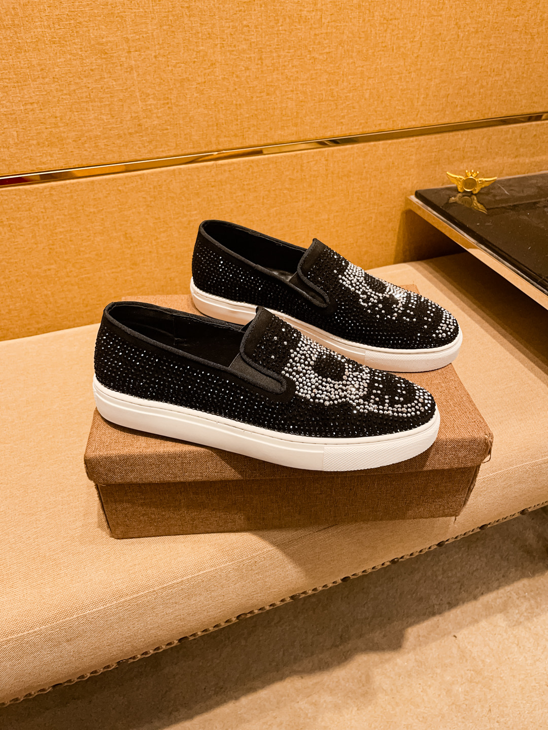 NO:346929,【PP】High-end brand of men's shoes. The latest masterpiece upper of the official website 11 is made of Italian imported cowhide with comfortable and breathable inner original non-slip and wear-resistant outsole, making walking more convenient and comfortable!  Exclusive new style, amazing work, beautiful 11 ​​replica [color] compared to the official quality!  Create a fashionable personality to set off your uniqueness!  Must-have for trendy men! Classic size: 38-44 Color 1 color available, cowhide19860909【 PP】男鞋高端品牌 官网11最新力作鞋面采用意大利进口头层牛皮搭配舒适透气内里原版防滑耐磨大底制作,让行走更加便捷舒适！独家新款,惊世之作,与官方的质量相比美的11复刻[色]！打造时尚个性衬托你的与众不同！潮男必备!经典尺码:38-44 颜色1色可选,,cowhide,Men's shoes