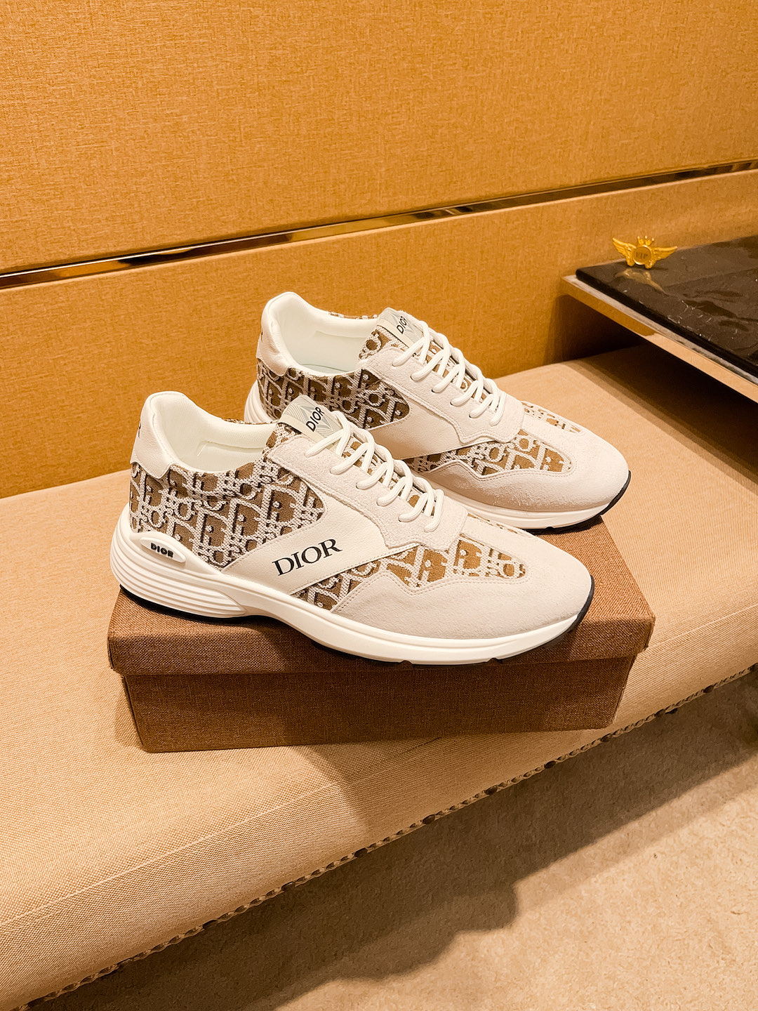 NO:348236,[Dio] High-end men's shoes brand Official website 11's latest masterpiece upper is made of imported Italian cowhide, comfortable and breathable inner lining, original non-slip and wear-resistant sole, making walking more convenient and comfortable!  Exclusive new style, amazing work, beautiful 11 ​​replica [color] compared to the official quality!  Create a fashionable personality to set off your uniqueness!  Must-have for trendy men! Classic size: 38-44 Color 2 colors available, dior, cowhide19860909【 迪奥】男鞋高端品牌 官网11最新力作鞋面采用意大利进口头层牛皮搭配 舒适透气内里原版防滑耐磨大底制作,让行走更加便捷舒适！独家新款,惊世之作,与官方的质量相比美的11复刻[色]！打造时尚个性衬托你的与众不！潮男必备!经典尺码: 38—44 颜色 2色可选,,dior,cowhide,Men's shoes