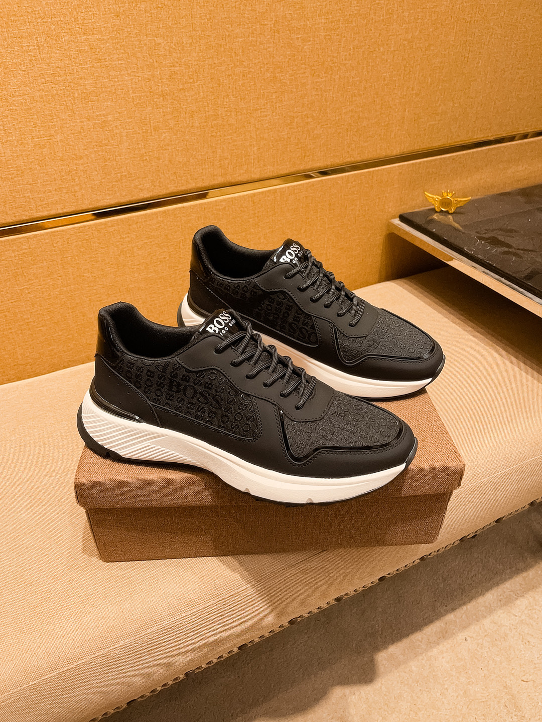 NO:353448,【BOSS】High-end brand of men's shoes. The latest masterpiece upper on the official website 11 is made of Italian imported cowhide with comfortable and breathable inner original non-slip and wear-resistant outsole, making walking more convenient and comfortable!  Exclusive new style, amazing work, beautiful 11 ​​replica [color] compared to the official quality!  Create a fashionable personality to set off your uniqueness!  A must-have for trendy men! Classic size: 38-44 Color 1 color is available, cowhide19860909【 BOSS】男鞋高端品牌 官网11最新力作鞋面采用意大利进口头层牛皮搭配舒适透气内里原版防滑耐磨大底制作,让行走更加便捷舒适！独家新款,惊世之作,与官方的质量相比美的11复刻[色]！打造时尚个性衬托你的与众不同！潮男必备!经典尺码:38-44 颜色 1色可选,,cowhide,Men's shoes