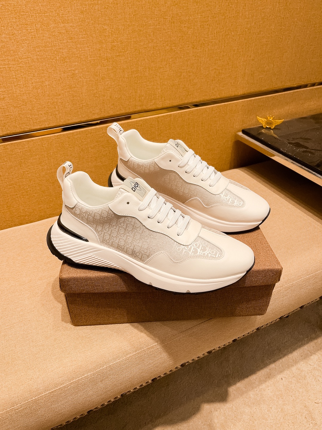 NO:353492,[Dio] High-end Men's Shoes Brand Official Website 11's latest masterpiece upper is made of Italian imported cowhide with comfortable and breathable inner original non-slip and wear-resistant outsole, making walking more convenient and comfortable!  Exclusive new style, amazing work, beautiful 11 ​​replica [color] compared to the official quality!  Create a fashionable personality to set off your uniqueness!  Must-have for trendy men! Classic size: 38-44 Color 2 colors available, dior, cowhide19860909【 迪奥】男鞋高端品牌 官网11最新力作鞋面采用意大利进口头层牛皮搭配舒适透气内里原版防滑耐磨大底制作,让行走更加便捷舒适！独家新款,惊世之作,与官方的质量相比美的11复刻[色]！打造时尚个性衬托你的与众不同！潮男必备!经典尺码:38-44 颜色 2色可选,,dior,cowhide,Men's shoes