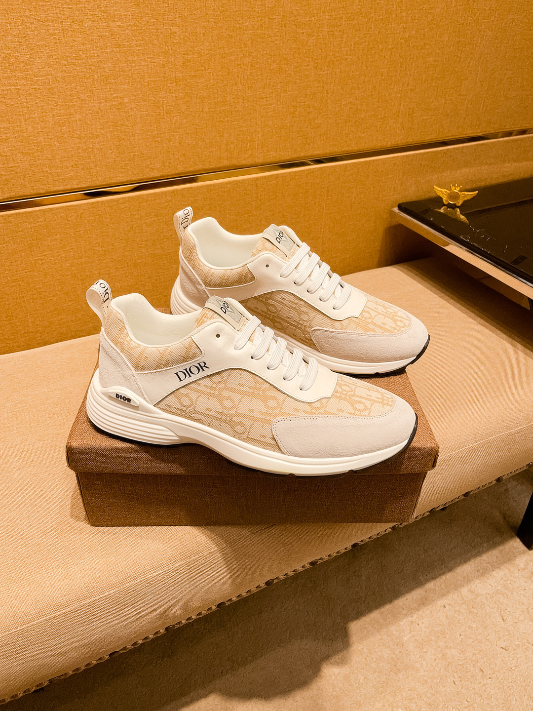 NO:358075,[Dio] High-end Men's Shoes Brand Official Website 11's latest masterpiece upper is made of imported Italian cowhide with comfortable and breathable inner original non-slip and wear-resistant outsole, making walking more convenient and comfortable!  Exclusive new style, amazing work, beautiful 11 ​​replica [color] compared to the official quality!  Create a fashionable personality to set off your uniqueness!  Must-have for trendy men! Classic size: 38-44 Multi-color available.,,dior,cowhide19860909【迪奥】 男鞋高端品牌 官网11最新力作鞋面采用意大利进口头层牛皮搭配舒适透气内里原版防滑耐磨大底制作,让行走更加便捷舒适！独家新款,惊世之作,与官方的质量相比美的11复刻[色]！打造时尚个性衬托你的与众不同！潮男必备!经典尺码:38-44 颜色多色可选.,,dior,cowhide,Men's shoes