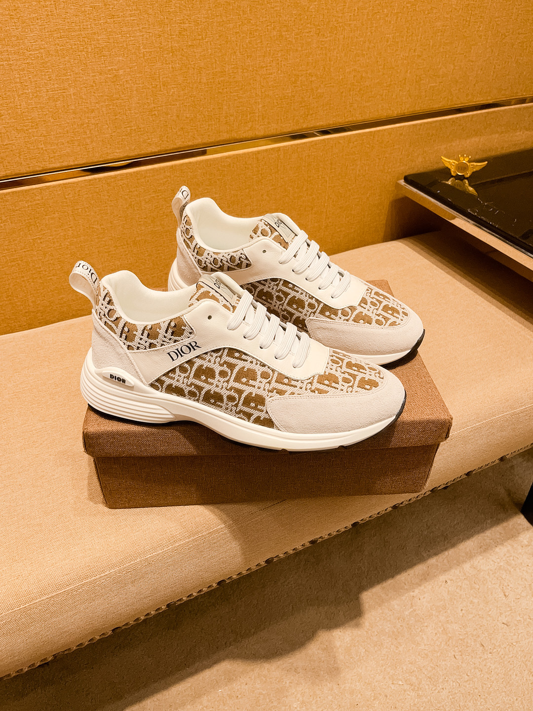 NO:348099,[Dio] High-end Men's Shoes Brand Official Website 11's latest masterpiece upper is made of imported Italian cowhide with comfortable and breathable inner original non-slip and wear-resistant outsole, making walking more convenient and comfortable!  Exclusive new style, amazing work, beautiful 11 ​​replica [color] compared to the official quality!  Create a fashionable personality to set off your uniqueness!  Must-have for trendy men! Classic size: 38-44 Multi-color available.,,dior,cowhide19860909【迪奥】 男鞋高端品牌 官网11最新力作鞋面采用意大利进口头层牛皮搭配舒适透气内里原版防滑耐磨大底制作,让行走更加便捷舒适！独家新款,惊世之作,与官方的质量相比美的11复刻[色]！打造时尚个性衬托你的与众不同！潮男必备!经典尺码:38-44 颜色多色可选.,,dior,cowhide,Men's shoes