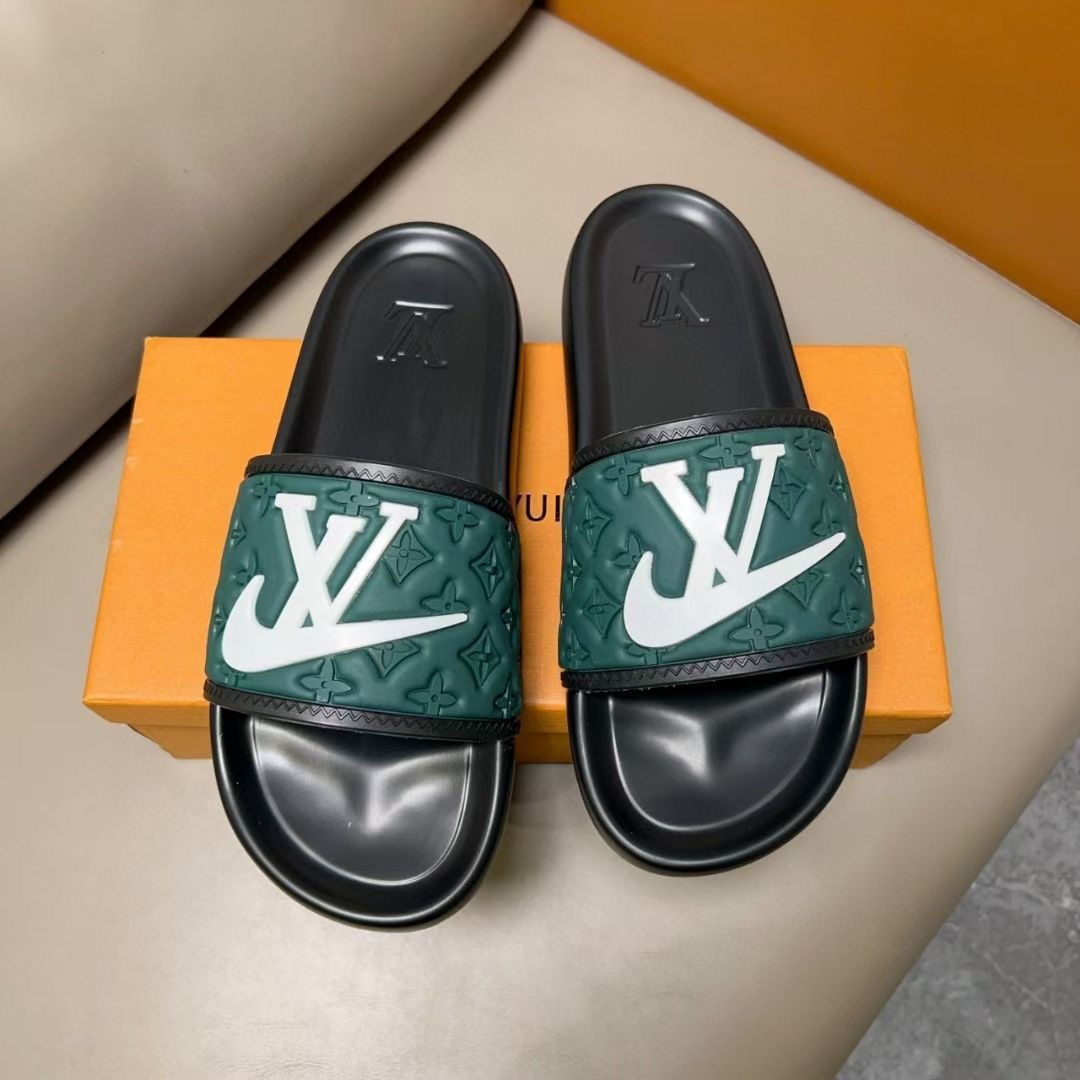 NO:348309,New model is on the market [LV slippers] top layer cowhide high-end 1:1 mold customization, original upgraded version of the outsole, lighter and non-slip. The top quality of the market, fashion is trendy, versatile and hot, simple and tasteful, must-have for trendy people, exuding a fashionable and casual atmosphere, fashion is right under your feet, full of confidence, the same spring and summer slippers in the counter are coming, it is super beautiful to wear, 38-44 multi-color options, louis vuitton, slippers, cowhide19860909新款上市【LV 拖鞋】头层牛皮高端1:1开模定制,原版升级版大底,更轻便,防滑.市场顶级品质,,时尚主打潮流,百搭爆款,简单不失品味,潮人必备,散发时尚休闲气息,时尚就在脚下,自信满满,专柜同款春夏季拖鞋的季节来了,穿起来超级唯美, ,38-44多色可选,,louis vuitton,slippers,cowhide,Men's shoes