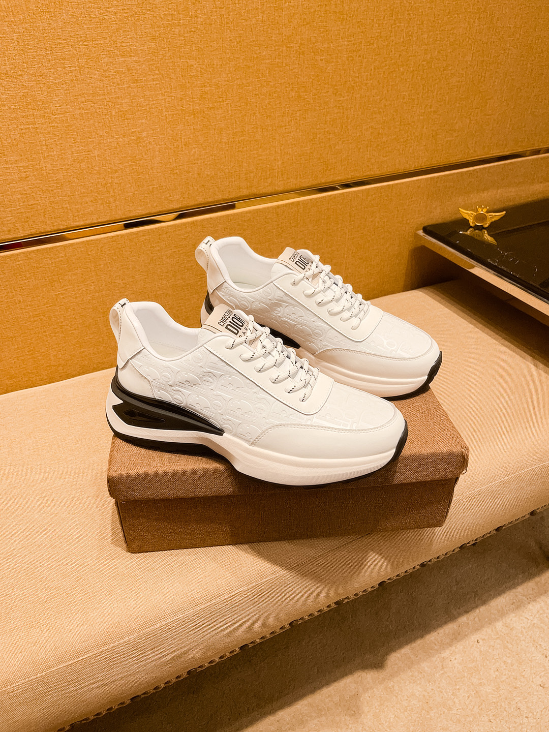 NO:348364,[Dio] High-end Men's Shoes Brand Official Website 11's latest masterpiece upper is made of Italian imported cowhide with comfortable and breathable inner original non-slip and wear-resistant outsole, making walking more convenient and comfortable!  Exclusive new style, amazing work, beautiful 11 ​​replica [color] compared to the official quality!  Create a fashionable personality to set off your uniqueness!  Must-have for trendy men! Classic size: 38-44 Color 1 color available, dior, cowhide19860909【 迪奥】男鞋高端品牌 官网11最新力作鞋面采用意大利进口头层牛皮搭配舒适透气内里原版防滑耐磨大底制作,让行走更加便捷舒适！独家新款,惊世之作,与官方的质量相比美的11复刻[色]！打造时尚个性衬托你的与众不同！潮男必备!经典尺码:38-44 颜色1色可选,,dior,cowhide,Men's shoes