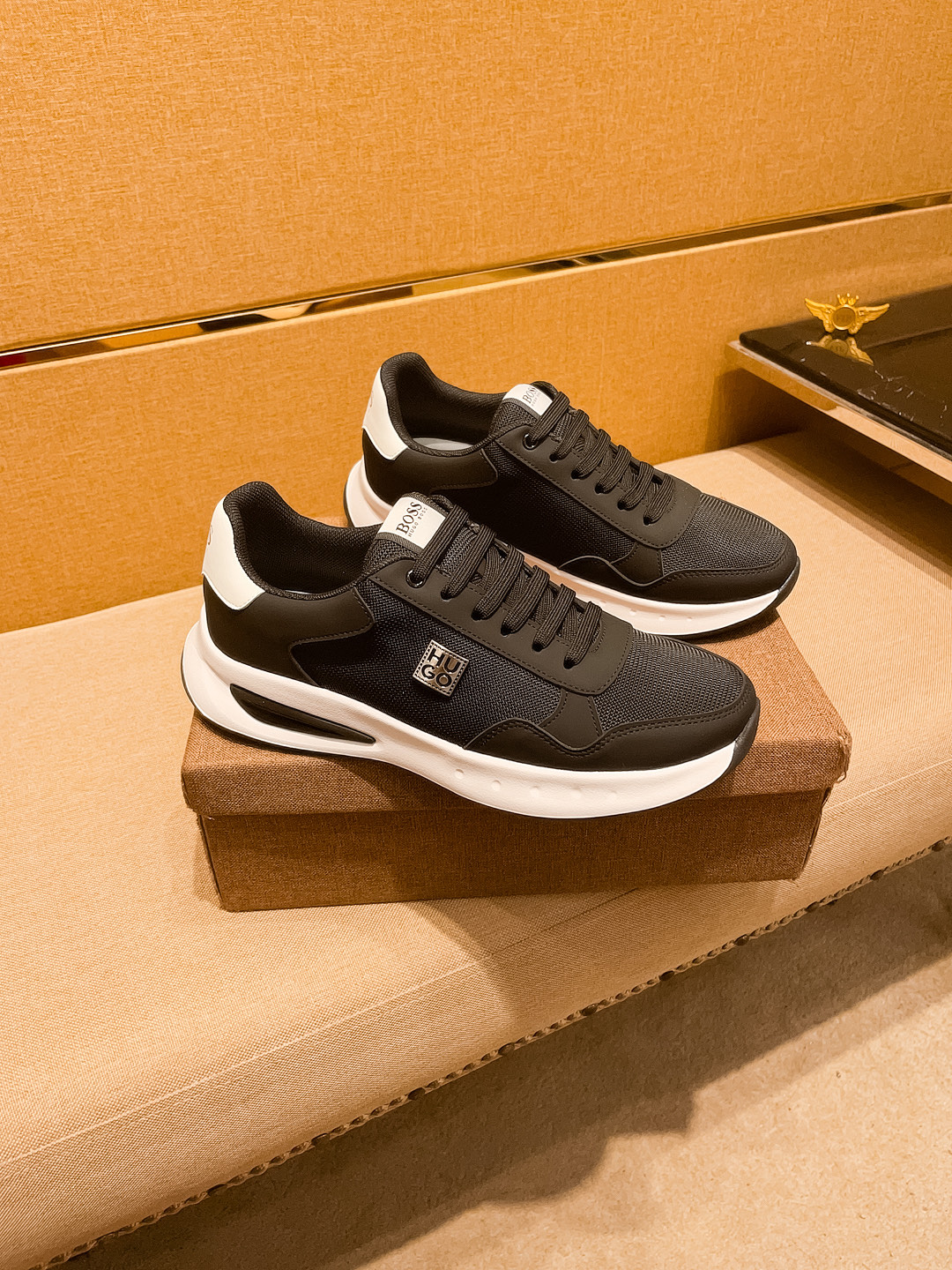 NO:347085,【BOSS】 High-end men's shoes brand Official website 11's latest masterpiece upper is made of imported mercerized fabric from Italy and is comfortable and breathable inside original non-slip and wear-resistant outsole, making walking more convenient and comfortable!  Exclusive new style, amazing work, beautiful 11 ​​replica [color] compared to the official quality!  Create a fashionable personality to set off your uniqueness!  A must-have for trendy men! Classic size: 38-44 Color 1 color is available,19860909【BOSS】 男鞋高端品牌 官网11最新力作鞋面采用意大利进口丝光面料搭配舒适透气内里原版防滑耐磨大底制作,让行走更加便捷舒适！独家新款,惊世之作,与官方的质量相比美的11复刻[色]！打造时尚个性衬托你的与众不同！潮男必备!经典尺码:38-44 颜色 1色可选,,Men's shoes