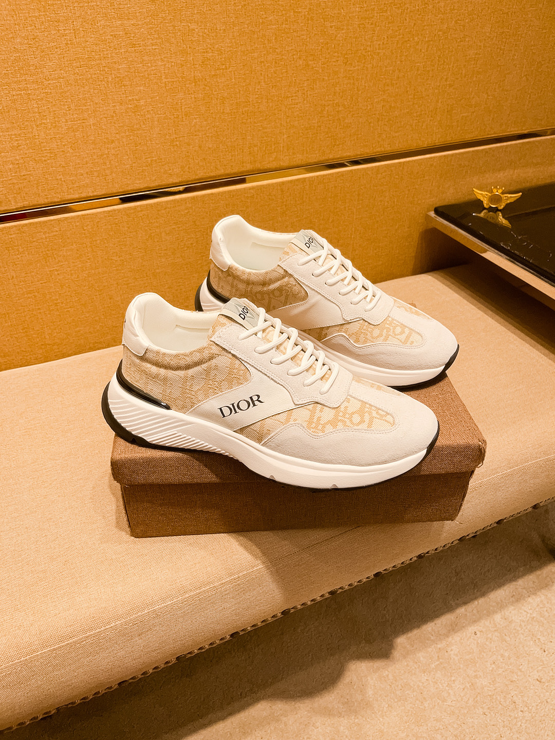 NO:354145,[Dio] High-end Men's Shoes Brand Official Website 11's latest masterpiece upper is made of Italian imported cowhide with comfortable and breathable inner original non-slip and wear-resistant outsole, making walking more convenient and comfortable!  Exclusive new style, amazing work, beautiful 11 ​​replica [color] compared to the official quality!  Create a fashionable personality to set off your uniqueness!  Must-have for trendy men! Classic size: 38-44 Color 2 colors available, dior, cowhide19860909【 迪奥】男鞋高端品牌 官网11最新力作鞋面采用意大利进口头层牛皮搭配舒适透气内里原版防滑耐磨大底制作,让行走更加便捷舒适！独家新款,惊世之作,与官方的质量相比美的11复刻[色]！打造时尚个性衬托你的与众不同！潮男必备!经典尺码:38-44 颜色 2色可选,,dior,cowhide,Men's shoes