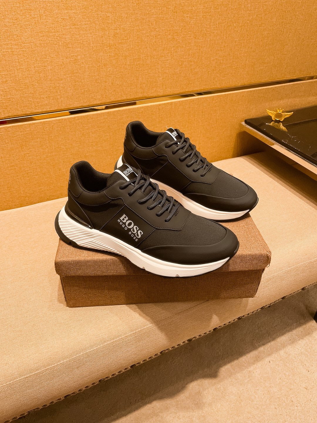 NO:555639,[BOSS] The latest masterpiece of the high-end men's shoe brand official website 11, the upper is made of first-layer cowhide imported from Italy with a comfortable and breathable lining and original non-slip and wear-resistant outsole, making walking more convenient and comfortable!  Exclusive new model, stunning work, Midea 11 replica [color] compared with official quality!  Create a fashionable personality to set off your uniqueness!  A must-have for trendy men! Classic size: 38-44 Color 1 color optional,cowhide19860909【 BOSS】男鞋高端品牌 官网11最新力作鞋面采用意大利进口头层牛皮搭配舒适透气内里原版防滑耐磨大底制作,让行走更加便捷舒适！独家新款,惊世之作,与官方的质量相比美的11复刻[色]！打造时尚个性衬托你的与众不同！潮男必备!经典尺码:38-44 颜色 1色可选,,cowhide,Men's shoes