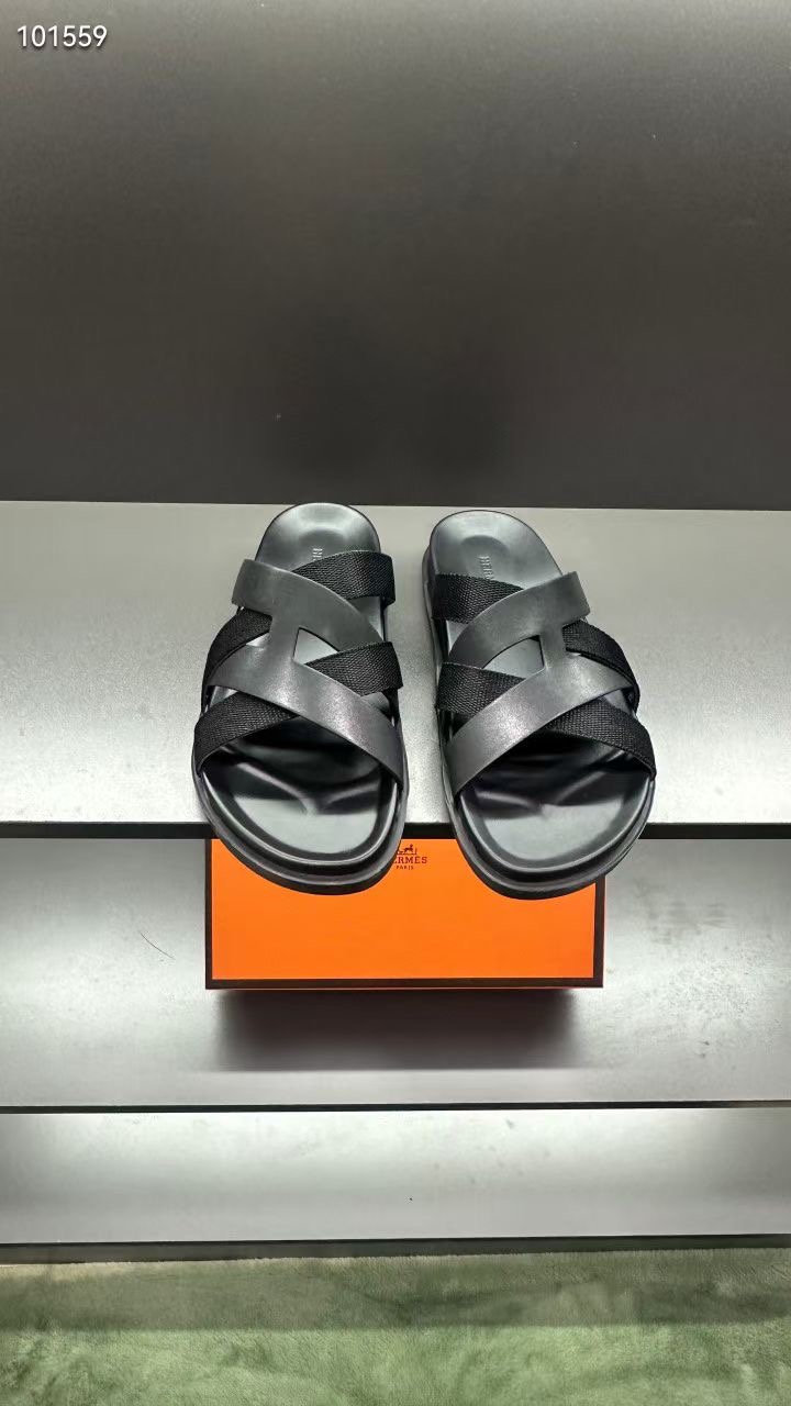 NO:356724,New model is available for sale [Hermes slippers] high-end 1:1 mold customization, original upgraded version of the outsole, lighter and non-slip. Top quality in the market, fashion and trendy, versatile and hot, simple and tasteful, must-have for trendy people, exuding a fashionable and casual atmosphere, fashion is right under your feet, full of confidence, the same spring and summer slippers in the counter are coming, it is super beautiful to wear, 38-44 Multi-color options, hermes, slippers19860909新款上市【爱马仕拖鞋】高端1:1开模定制,原版升级版大底,更轻便,防滑.市场顶级品质,,时尚主打潮流,百搭爆款,简单不失品味,潮人必备,散发时尚休闲气息,时尚就在脚下,自信满满,专柜同款春夏季拖鞋的季节来了,穿起来超级唯美, ,38-44 多色可选,,hermes,slippers,Men's shoes