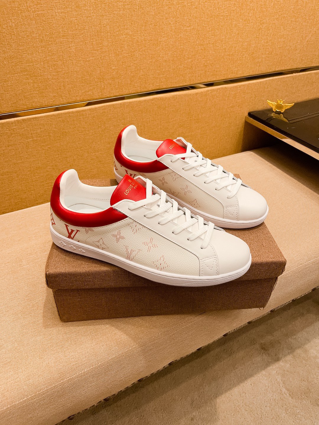 NO:354127,【LV】 Louis Vuitton men's shoes high-end brand Official website 11's latest masterpiece upper is made of imported Italian cowhide with comfortable and breathable inner original non-slip and wear-resistant outsole, making walking more convenient and comfortable!  Exclusive new style, amazing work, beautiful 11 ​​replica [color] compared to the official quality!  Create a fashionable personality to set off your uniqueness!  Must-have for trendy men! Classic size: 38-44 Color Multi-color optional, louis vuitton, louis vuitton, cowhide19860909【 LV】路易威登 男鞋高端品牌 官网11最新力作鞋面采用意大利进口头层牛皮搭配舒适透气内里原版防滑耐磨大底制作,让行走更加便捷舒适！独家新款,惊世之作,与官方的质量相比美的11复刻[色]！打造时尚个性衬托你的与众不同！潮男必备!经典尺码:38-44 颜色 多色可选,,louis vuitton,louis vuitton,cowhide,Men's shoes