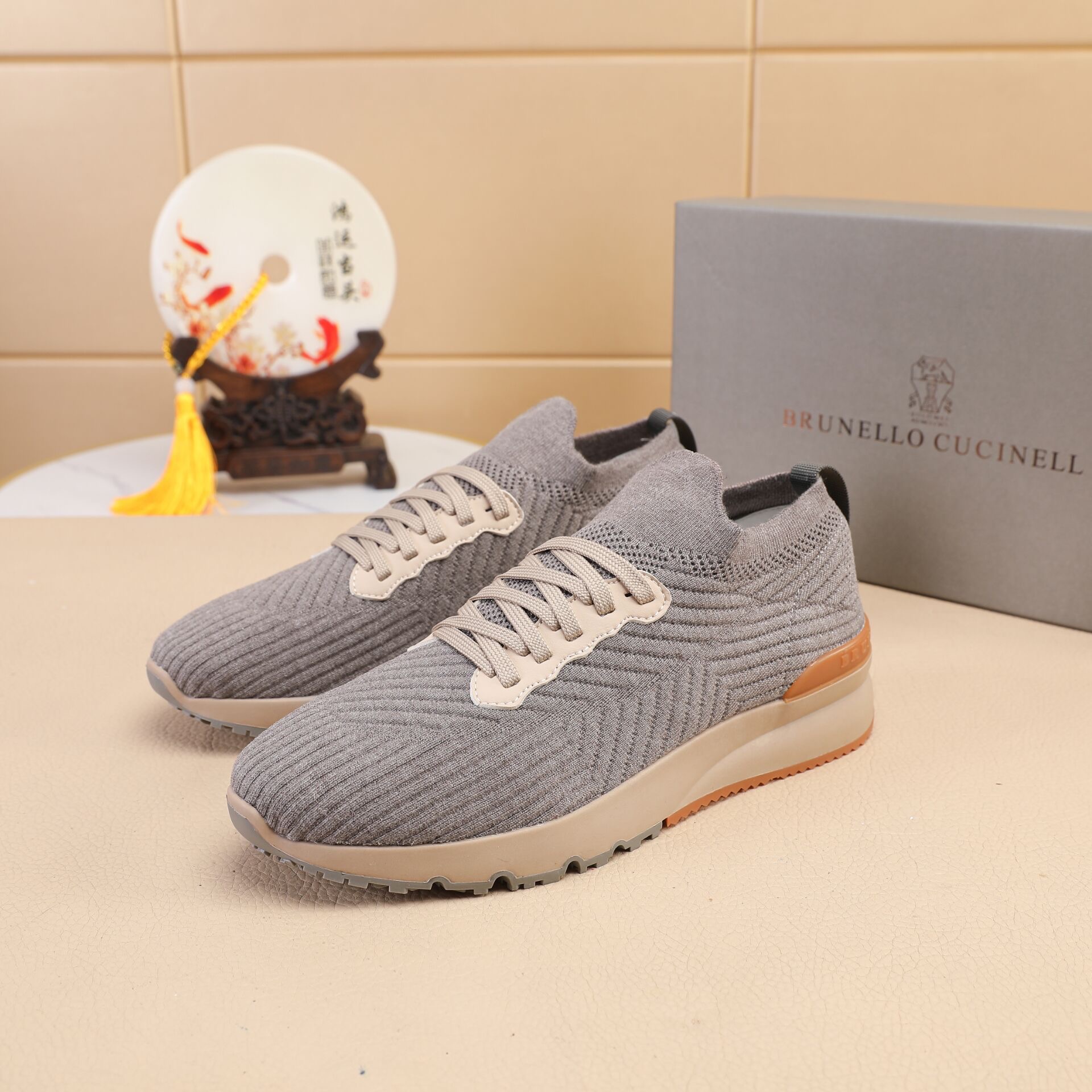 NO:347830,【BC】 High-end men's shoes brand Official website 11's latest masterpiece upper is made of imported mercerized fabric from Italy and is comfortable and breathable inside original non-slip and wear-resistant sole, making walking more convenient and comfortable!  Exclusive new style, amazing work, beautiful 11 ​​replica [color] compared to the official quality!  Create a fashionable personality to set off your uniqueness!  A must-have for trendy men! Classic size: 38-44 Colors Multiple Colors available,19860909【 BC】 男鞋高端品牌 官网11最新力作鞋面采用意大利进口丝光面料搭配舒适透气内里原版防滑耐磨大底制作,让行走更加便捷舒适！独家新款,惊世之作,与官方的质量相比美的11复刻[色]！打造时尚个性衬托你的与众不同！潮男必备!经典尺码:38-44 颜色 多 色可选,,Men's shoes