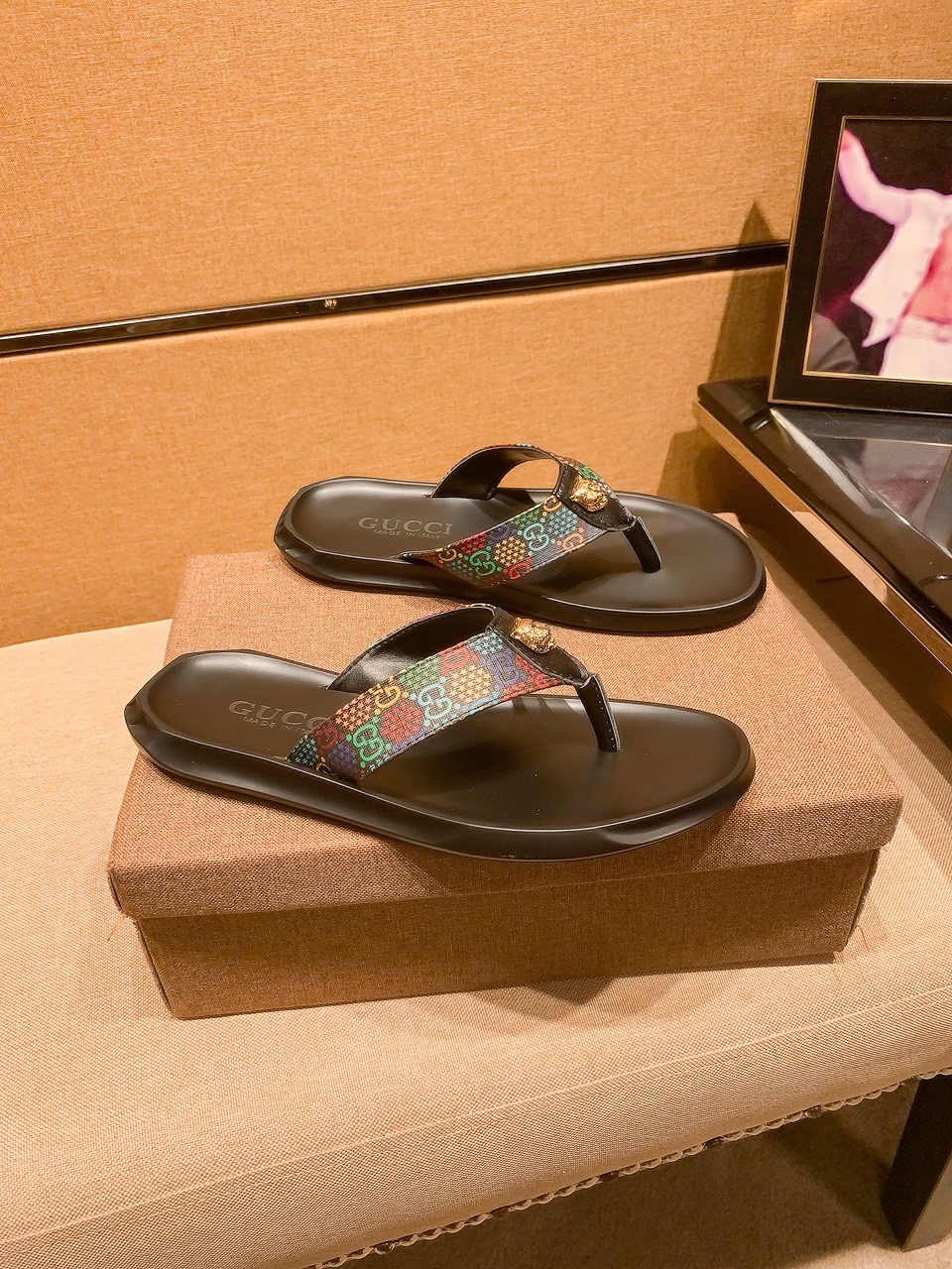 NO:347857,New model is available for sale [Versey Slippers] High-end 1:1 mold customization, original upgraded version of the outsole, lighter and non-slip. Top quality in the market, fashion and trendy, versatile and hot, simple and tasteful, must-have for trendy people, exuding a fashionable and casual atmosphere, fashion is right under your feet, full of confidence, the same spring and summer slippers in the counter are coming, it is super beautiful to wear, 38-44 1 color optional, versace, slippers19860909新款上市【 范思哲拖鞋】高端1:1开模定制,原版升级版大底,更轻便,防滑.市场顶级品质,,时尚主打潮流,百搭爆款,简单不失品味,潮人必备,散发时尚休闲气息,时尚就在脚下,自信满满,专柜同款春夏季拖鞋的季节来了,穿起来超级唯美, ,38-44 1 色可选,,versace,slippers,Men's shoes