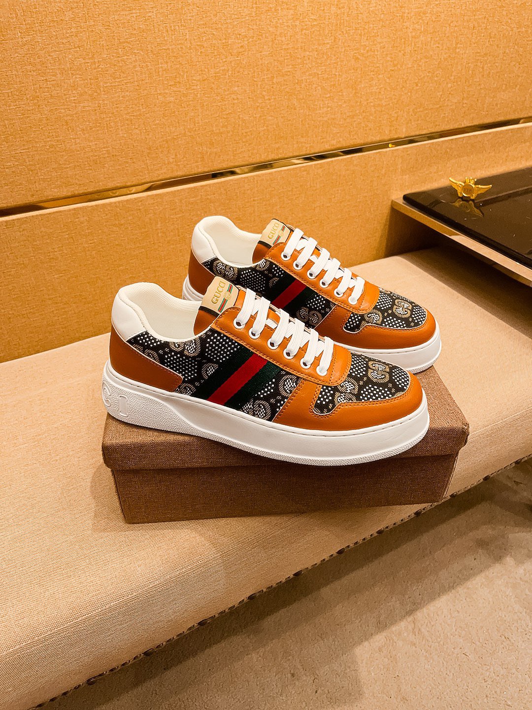 NO:357163,[Guqi] High-end men's shoes brand Official website 11's latest masterpiece upper is made of Italian imported cowhide with comfortable breathable inner lining original non-slip and wear-resistant sole, making walking more convenient and comfortable!  Exclusive new style, amazing work, beautiful 11 ​​replica [color] compared to the official quality!  Create a fashionable personality to set off your uniqueness!  Must-have for trendy men! Classic size: 38-44 Color Multi-color optional, cowhide19860909【 古奇】男鞋高端品牌 官网11最新力作鞋面采用意大利进口头层牛皮搭配舒适透气内里原版防滑耐磨大底制作,让行走更加便捷舒适！独家新款,惊世之作,与官方的质量相比美的11复刻[色]！打造时尚个性衬托你的与众不同！潮男必备!经典尺码:38-44 颜色 多色可选,,cowhide,Men's shoes