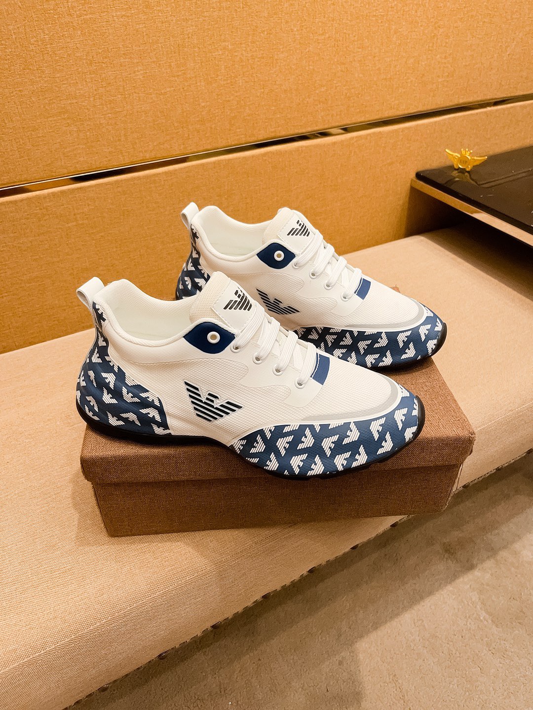 NO:352259,[Armani] High-end Men's Shoes Brand Official Website 11's latest masterpiece upper is made of Italian official website original special technology fabric with original comfortable breathable inner lining original designated anti-slip sole making walking more convenient and comfortable!  Exclusive new style, amazing work, beautiful 11 ​​replica [color] compared to the official quality!  Create a fashionable personality to set off your uniqueness!  A must-have for trendy men!,B Size: 38-44. Color. Multi-color is available, Armani19860909【阿玛尼】男鞋高端品牌 官网11最新力作鞋面采用意大利官网原版专用科技布面料搭配原版舒适透气内里原版指定防滑大底制作让行走更加便捷舒适！独家新款,惊世之作,与官方的质量相比美的11复刻[色]！打造时尚个性衬托你的与众不同！潮男必备! ,乙 尺码:38－44.颜色. 多色可选,,armani,Men's shoes