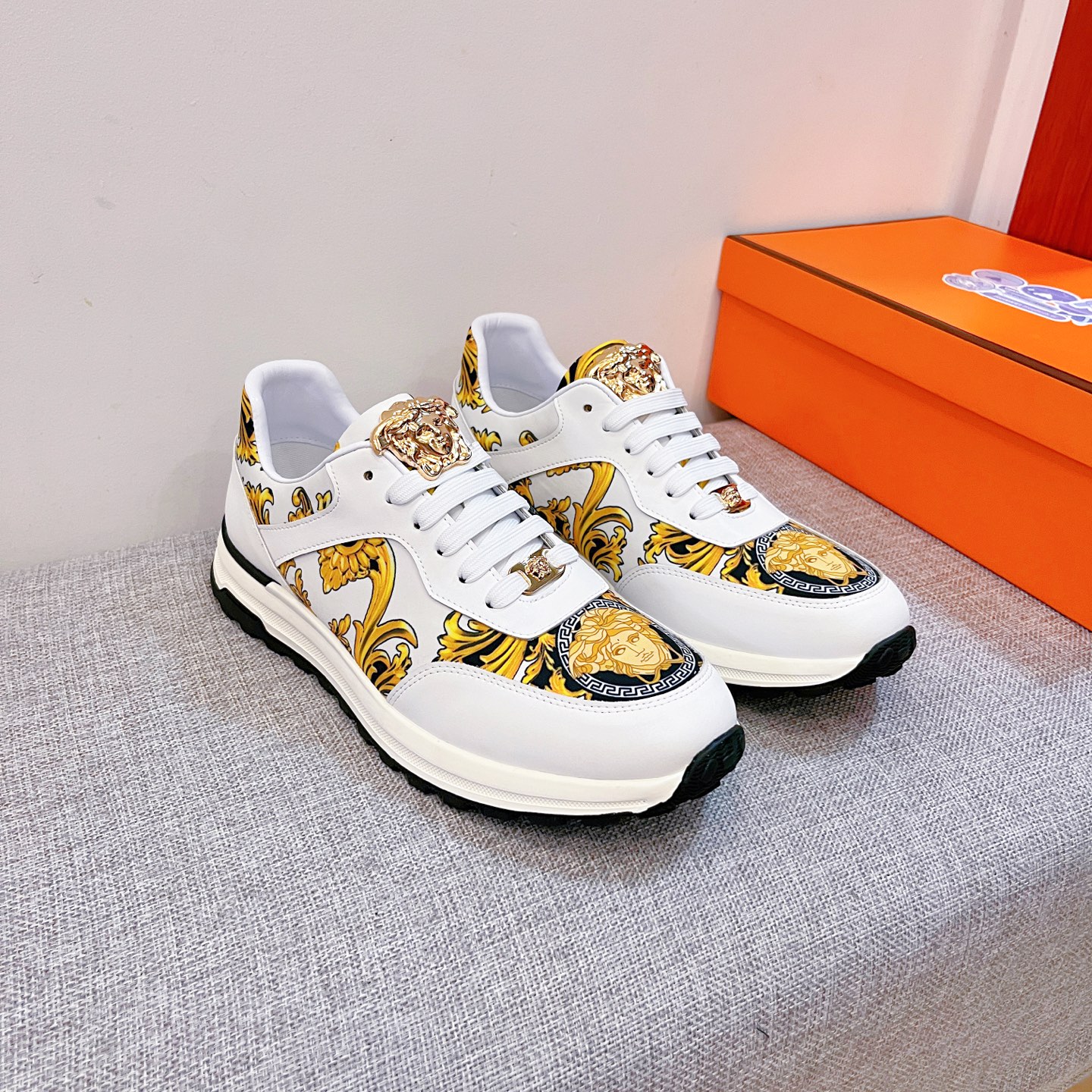 NO:588474,[Fan Enzhe] The latest masterpiece of the high-end men's shoe brand official website 11 is made of Italian imported first-layer cowhide with a comfortable and breathable lining and original non-slip and wear-resistant outsole, making walking more convenient and comfortable!  Exclusive new model, stunning work, Midea 11 replica [color] compared with official quality!  Create a fashionable personality to set off your uniqueness!  A must-have for trendy men! Classic sizes: 38-44, 2 colors available.,,cowhide19860909【 范恩哲】 男鞋高端品牌 官网11最新力作鞋面采用意大利进口头层牛皮搭配舒适透气内里原版防滑耐磨大底制作,让行走更加便捷舒适！独家新款,惊世之作,与官方的质量相比美的11复刻[色]！打造时尚个性衬托你的与众不同！潮男必备!经典尺码:38-44 颜色2色可选.,,cowhide,Men's shoes