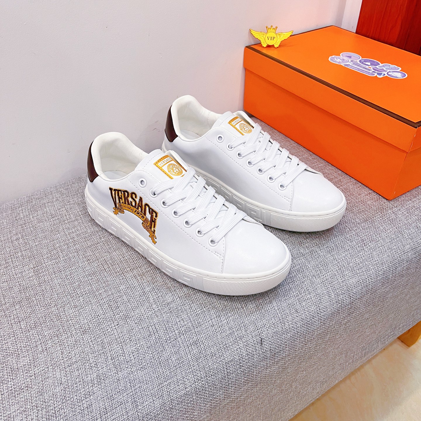 NO:588497,[Fan Enzhe] The latest masterpiece of the high-end men's shoe brand official website 11 is made of Italian imported first-layer cowhide with a comfortable and breathable lining and original non-slip and wear-resistant outsole, making walking more convenient and comfortable!  Exclusive new model, stunning work, Midea 11 replica [color] compared with official quality!  Create a fashionable personality to set off your uniqueness!  A must-have for trendy men! Classic size: 38-44, 1 color available,,cowhide19860909【 范恩哲】 男鞋高端品牌 官网11最新力作鞋面采用意大利进口头层牛皮搭配舒适透气内里原版防滑耐磨大底制作,让行走更加便捷舒适！独家新款,惊世之作,与官方的质量相比美的11复刻[色]！打造时尚个性衬托你的与众不同！潮男必备!经典尺码:38-44 颜色1 色可选,,cowhide,Men's shoes