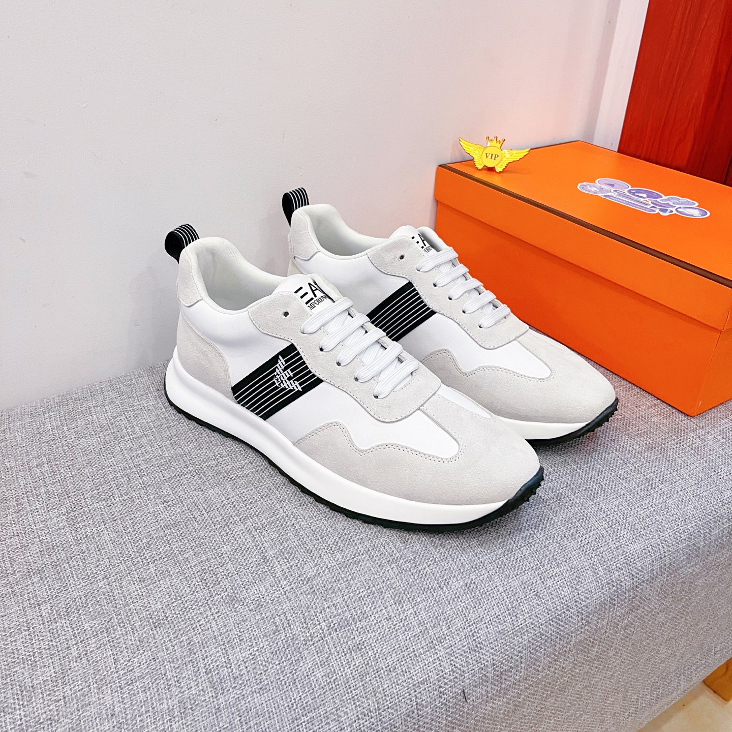 NO:589090,[Armani] The latest masterpiece of the high-end men's shoe brand official website 11 is made of Italian imported first-layer cowhide with a comfortable and breathable lining and original non-slip and wear-resistant outsole, making walking more convenient and comfortable!  Exclusive new model, stunning work, Midea 11 replica [color] compared with official quality!  Create a fashionable personality to set off your uniqueness!  A must-have for trendy men! Classic sizes: 38-44 Colors Multiple colors available.,,armani,cowhide19860909【 阿玛尼】 男鞋高端品牌 官网11最新力作鞋面采用意大利进口头层牛皮搭配舒适透气内里原版防滑耐磨大底制作,让行走更加便捷舒适！独家新款,惊世之作,与官方的质量相比美的11复刻[色]！打造时尚个性衬托你的与众不同！潮男必备!经典尺码:38-44 颜色 多色可选.,,armani,cowhide,Men's shoes