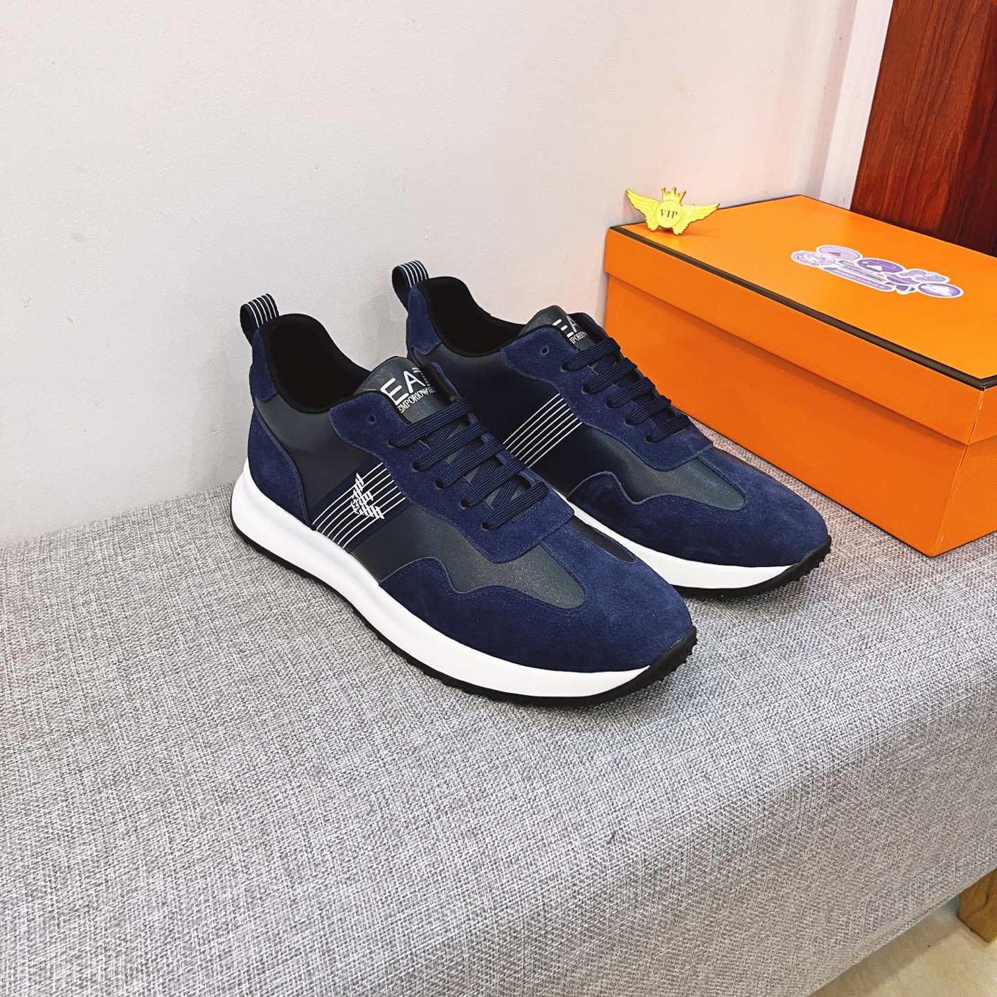 NO:589056,[Armani] The latest masterpiece of the high-end men's shoe brand official website 11 is made of Italian imported first-layer cowhide with a comfortable and breathable lining and original non-slip and wear-resistant outsole, making walking more convenient and comfortable!  Exclusive new model, stunning work, Midea 11 replica [color] compared with official quality!  Create a fashionable personality to set off your uniqueness!  A must-have for trendy men! Classic sizes: 38-44 Colors Multiple colors available.,,armani,cowhide19860909【 阿玛尼】 男鞋高端品牌 官网11最新力作鞋面采用意大利进口头层牛皮搭配舒适透气内里原版防滑耐磨大底制作,让行走更加便捷舒适！独家新款,惊世之作,与官方的质量相比美的11复刻[色]！打造时尚个性衬托你的与众不同！潮男必备!经典尺码:38-44 颜色 多色可选.,,armani,cowhide,Men's shoes