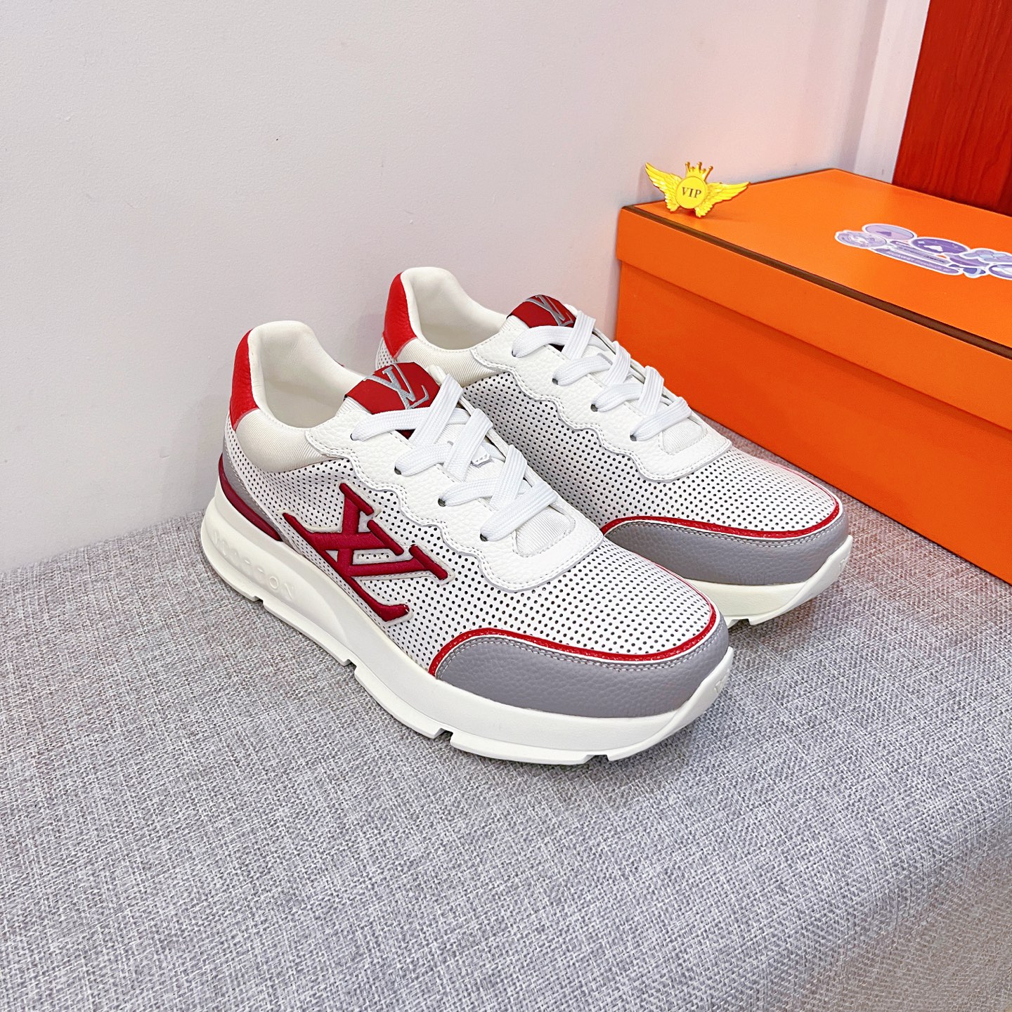 NO:756457,[VL] Louis Vuitton, a high-end men's shoe brand, official website 11's latest masterpiece, the upper is made of first-layer cowhide imported from Italy with a comfortable and breathable lining and original non-slip and wear-resistant outsole, making walking more convenient and comfortable!  Exclusive new model, stunning work, Midea 11 replica [color] compared with official quality!  Create a fashionable personality to set off your uniqueness!  A must-have for trendy men! Classic sizes: 38-44 Colors Multiple colors available.,,louis vuitton,cowhide19860909【 VL】 路易威登 男鞋高端品牌 官网11最新力作鞋面采用意大利进口头层牛皮搭配舒适透气内里原版防滑耐磨大底制作,让行走更加便捷舒适！独家新款,惊世之作,与官方的质量相比美的11复刻[色]！打造时尚个性衬托你的与众不同！潮男必备!经典尺码:38-44 颜色 多色可选.,,louis vuitton,cowhide,Men's shoes