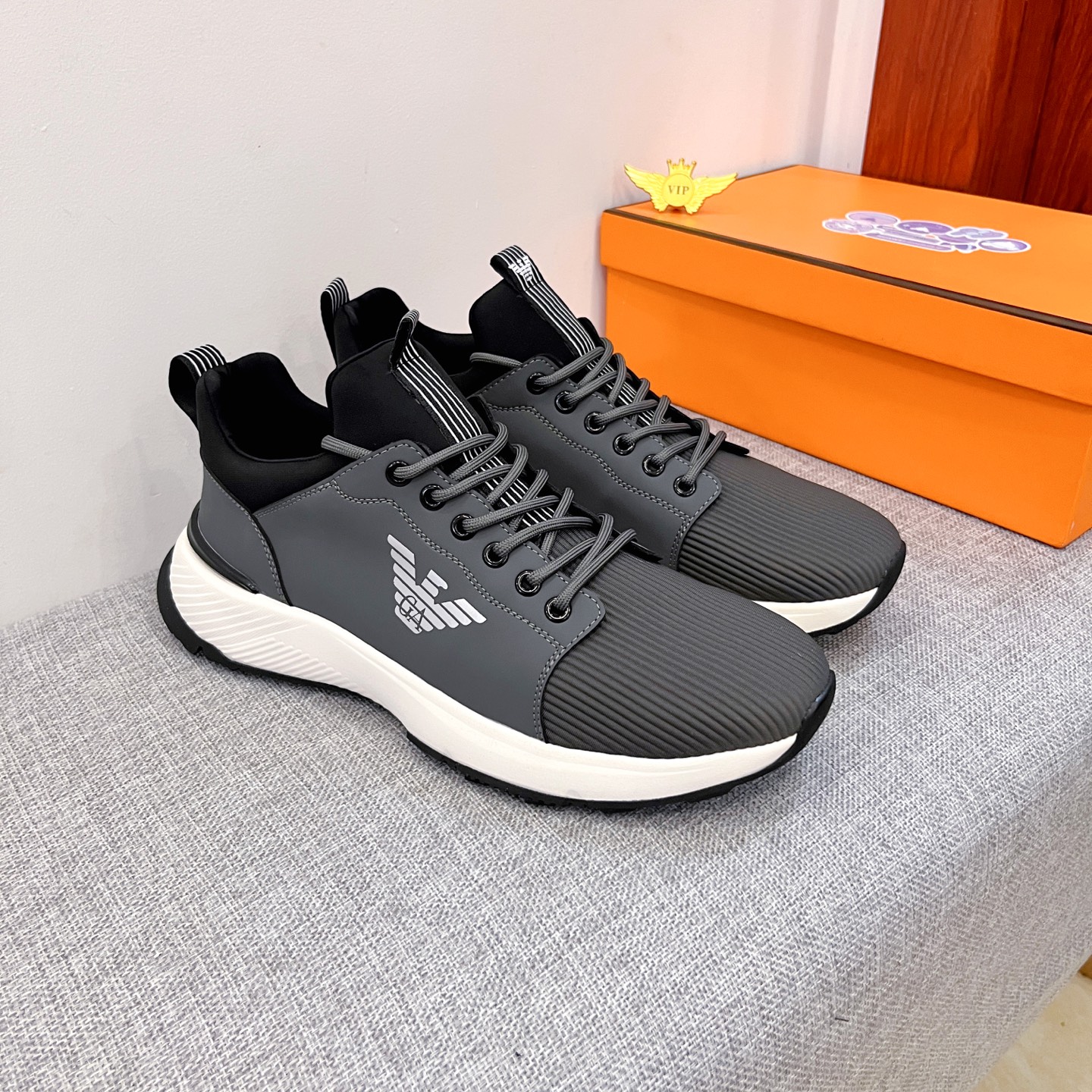 NO:589277,[Armani] The latest masterpiece of the high-end men's shoe brand official website 11, the upper is made of first-layer cowhide imported from Italy with a comfortable and breathable lining and original non-slip and wear-resistant outsole, making walking more convenient and comfortable!  Exclusive new model, stunning work, Midea 11 replica [color] compared with official quality!  Create a fashionable personality to set off your uniqueness!  A must-have for trendy men! Classic sizes: 38-44, multiple colors available, armani, cowhide19860909【阿玛尼】男鞋高端品牌 官网11最新力作鞋面采用意大利进口头层牛皮搭配舒适透气内里原版防滑耐磨大底制作,让行走更加便捷舒适！独家新款,惊世之作,与官方的质量相比美的11复刻[色]！打造时尚个性衬托你的与众不同！潮男必备!经典尺码:38-44 颜色多色可选,,armani,cowhide,Men's shoes