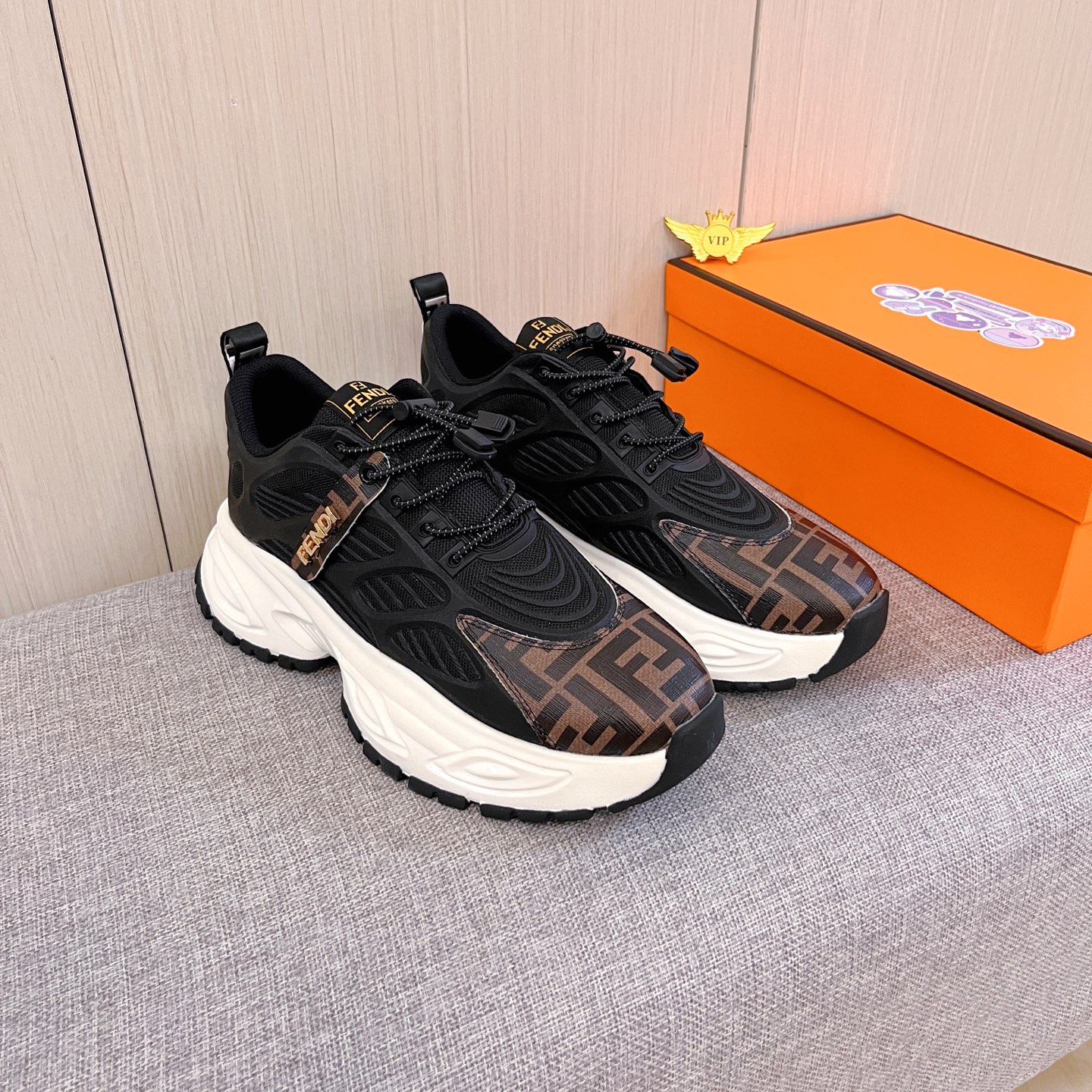 NO:589644,[LV] Louis Vuitton, a high-end men's shoe brand, official website 11's latest masterpiece, the upper is made of first-layer cowhide imported from Italy with a comfortable and breathable lining and original non-slip and wear-resistant outsole, making walking more convenient and comfortable!  Exclusive new model, stunning work, Midea 11 replica [color] compared with official quality!  Create a fashionable personality to set off your uniqueness!  A must-have for trendy men! Classic sizes: 38-44, 2 colors available.,,louis vuitton,louis vuitton,cowhide19860909【 LV】路易威登 男鞋高端品牌 官网11最新力作鞋面采用意大利进口头层牛皮搭配舒适透气内里原版防滑耐磨大底制作,让行走更加便捷舒适！独家新款,惊世之作,与官方的质量相比美的11复刻[色]！打造时尚个性衬托你的与众不同！潮男必备!经典尺码:38-44 颜色2 色可选.,,louis vuitton,louis vuitton,cowhide,Men's shoes