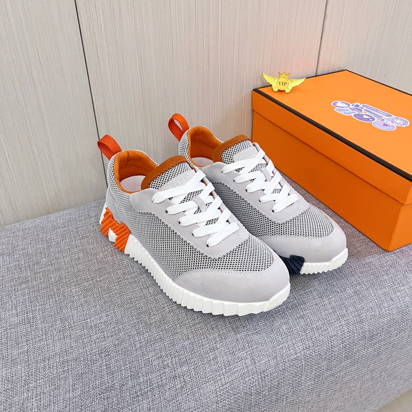 NO:664540,[Hermès] The latest masterpiece of the high-end men's shoe brand official website 11 is made of Italian imported frosted cowhide with a comfortable and breathable lining and original non-slip and wear-resistant outsole, making walking more convenient and comfortable!  Exclusive new model, stunning work, Midea 11 replica [color] compared with official quality!  Create a fashionable personality to set off your uniqueness!  A must-have for trendy men! Classic size: 38-44 Color 1 color available.,,hermes,cowhide19860909【 爱马仕】 男鞋高端品牌 官网11最新力作鞋面采用意大利进口磨砂 牛皮搭配舒适透气内里原版防滑耐磨大底制作,让行走更加便捷舒适！独家新款,惊世之作,与官方的质量相比美的11复刻[色]！打造时尚个性衬托你的与众不同！潮男必备!经典尺码:38-44 颜色 1色可选.,,hermes,cowhide,Men's shoes