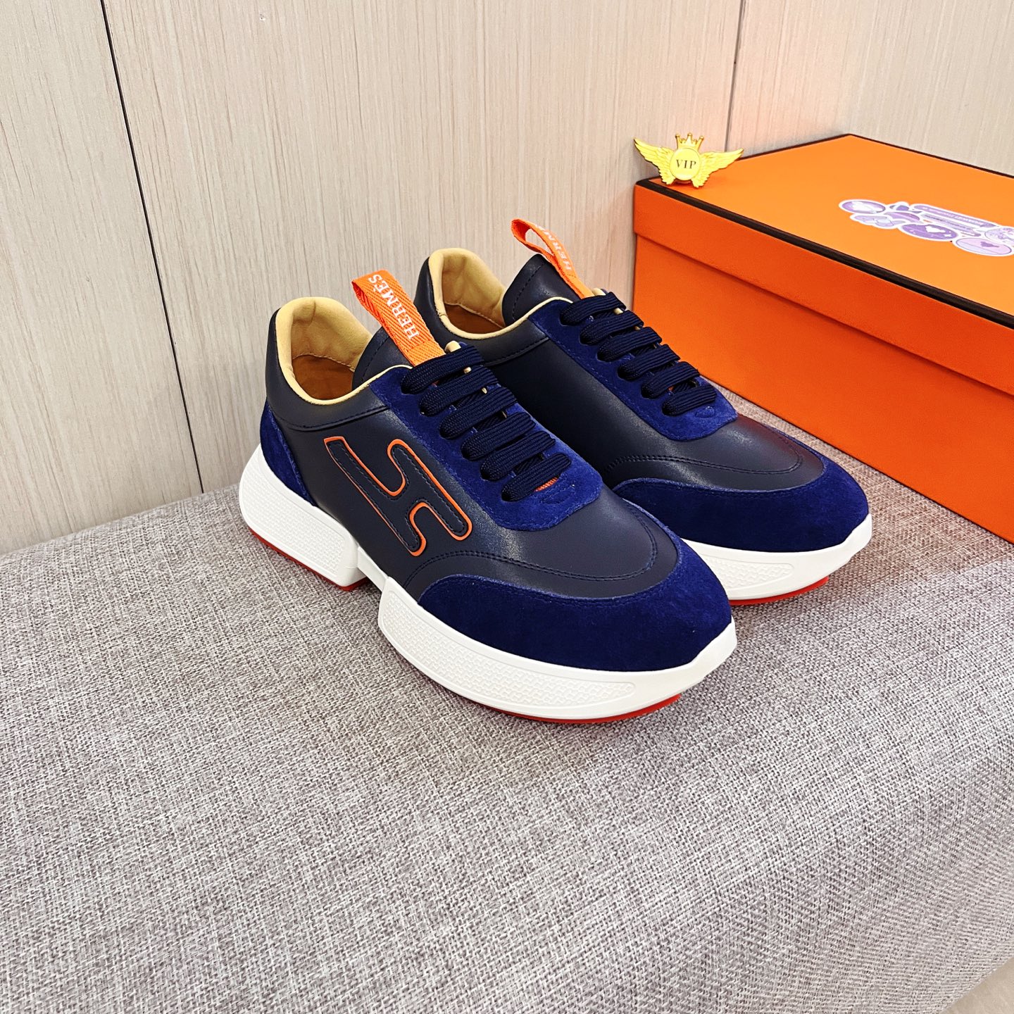 NO:663912,[Hermès] The latest masterpiece of the high-end men's shoe brand official website 11, the upper is made of first-layer cowhide imported from Italy with a comfortable and breathable lining and original non-slip and wear-resistant outsole, making walking more convenient and comfortable!  Exclusive new model, stunning work, Midea 11 replica [color] compared with official quality!  Create a fashionable personality to set off your uniqueness!  A must-have for trendy men! Classic sizes: 38-44, multiple colors available.,,hermes,cowhide19860909【 爱马仕】男鞋高端品牌 官网11最新力作鞋面采用意大利进口头层牛皮搭配舒适透气内里原版防滑耐磨大底制作,让行走更加便捷舒适！独家新款,惊世之作,与官方的质量相比美的11复刻[色]！打造时尚个性衬托你的与众不同！潮男必备!经典尺码:38-44 颜色多色可选.,,hermes,cowhide,Men's shoes