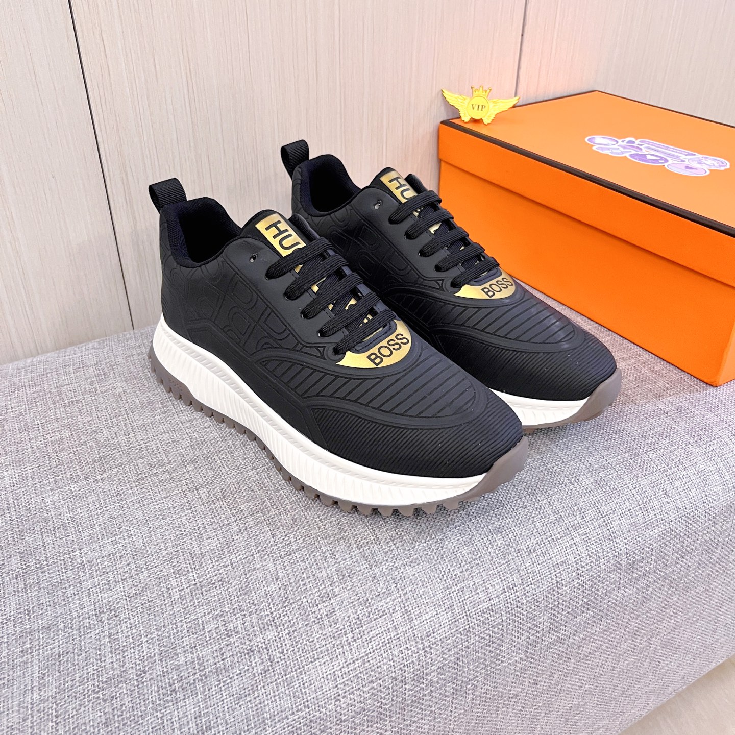 NO:639879,[BOSS] The latest masterpiece of the high-end men's shoe brand official website 11, the upper is made of first-layer cowhide imported from Italy with a comfortable and breathable lining and original non-slip and wear-resistant outsole, making walking more convenient and comfortable!  Exclusive new model, stunning work, Midea 11 replica [color] compared with official quality!  Create a fashionable personality to set off your uniqueness!  A must-have for trendy men! Classic sizes: 38-44 Colors Multiple colors available.,,cowhide19860909【 BOSS】男鞋高端品牌 官网11最新力作鞋面采用意大利进口头层牛皮搭配舒适透气内里原版防滑耐磨大底制作,让行走更加便捷舒适！独家新款,惊世之作,与官方的质量相比美的11复刻[色]！打造时尚个性衬托你的与众不同！潮男必备!经典尺码:38-44 颜色 多色可选.,,cowhide,Men's shoes