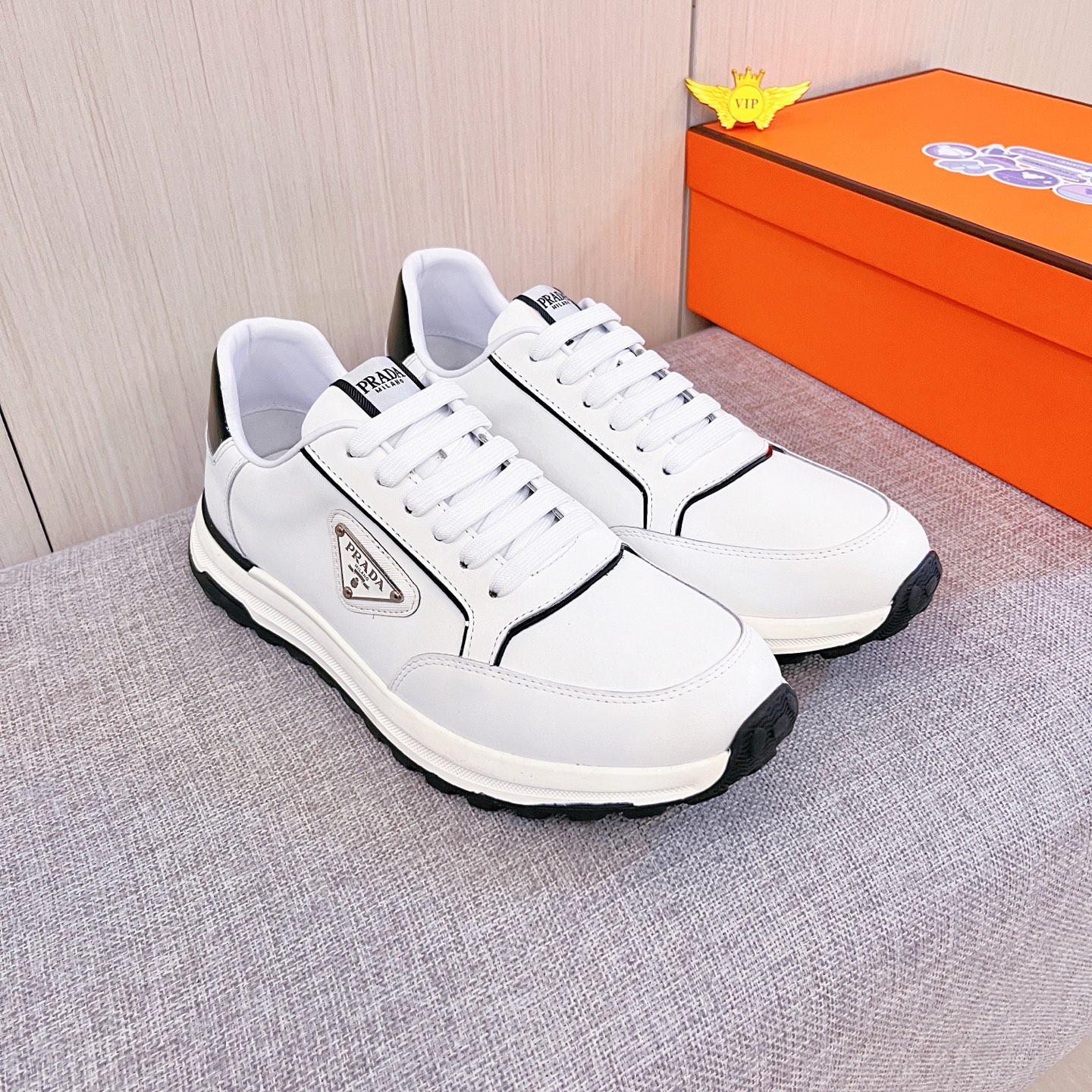 NO:604321,[Prada] The latest masterpiece of the high-end men's shoe brand official website 11, the upper is made of first-layer cowhide imported from Italy with a comfortable and breathable lining and original non-slip and wear-resistant outsole, making walking more convenient and comfortable!  Exclusive new model, stunning work, Midea 11 replica [color] compared with official quality!  Create a fashionable personality to set off your uniqueness!  A must-have for trendy men! Classic sizes: 38-44 Color 2 colors available.,,prada,cowhide19860909【 普拉达】男鞋高端品牌 官网11最新力作鞋面采用意大利进口头层牛皮搭配舒适透气内里原版防滑耐磨大底制作,让行走更加便捷舒适！独家新款,惊世之作,与官方的质量相比美的11复刻[色]！打造时尚个性衬托你的与众不同！潮男必备!经典尺码:38-44 颜色 2色可选.,,prada,cowhide,Men's shoes