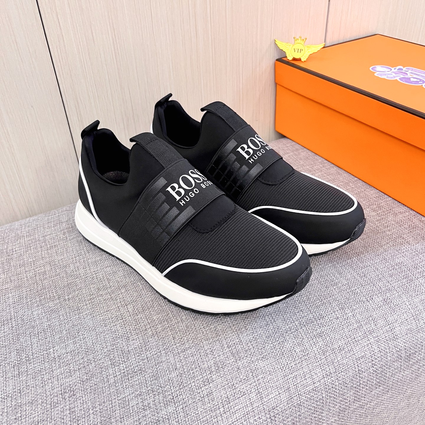 NO:604317,[BOSS] The latest masterpiece of the high-end men's shoe brand official website 11, the upper is made of the original Italian official website special technical cloth fabric with the original comfortable and breathable lining and the original designated non-slip outsole, making walking more convenient and comfortable!  Exclusive new model, stunning work, Midea 11 replica [color] compared with official quality!  Create a fashionable personality to set off your uniqueness!  A must-have for trendy men! , Size: 38-44. Color. 2 colors available,19860909【BOSS）男鞋高端品牌 官网11最新力作鞋面采用意大利官网原版专用科技布面料搭配原版舒适透气内里原版指定防滑大底制作让行走更加便捷舒适！独家新款,惊世之作,与官方的质量相比美的11复刻[色]！打造时尚个性衬托你的与众不同！潮男必备! ,尺码:38－44.颜色. 2色可选,,Men's shoes