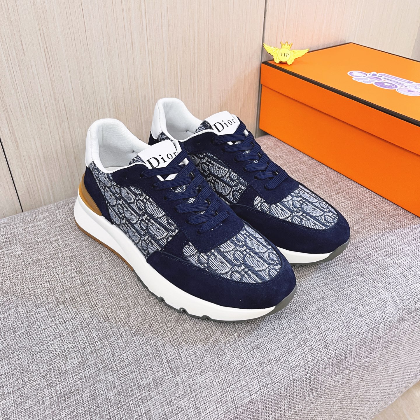 NO:604712,[Dior] The latest masterpiece of the high-end men's shoe brand official website 11, the upper is made of first-layer cowhide imported from Italy with a comfortable and breathable lining and original non-slip and wear-resistant outsole, making walking more convenient and comfortable!  Exclusive new model, stunning work, Midea 11 replica [color] compared with official quality!  Create a fashionable personality to set off your uniqueness!  A must-have for trendy men! Classic sizes: 38-44, many colors to choose from., dior, cowhide19860909【 迪奥】男鞋高端品牌 官网11最新力作鞋面采用意大利进口头层牛皮搭配舒适透气内里原版防滑耐磨大底制作,让行走更加便捷舒适！独家新款,惊世之作,与官方的质量相比美的11复刻[色]！打造时尚个性衬托你的与众不同！潮男必备!经典尺码:38-44 颜色多 色可选.,,dior,cowhide,Men's shoes