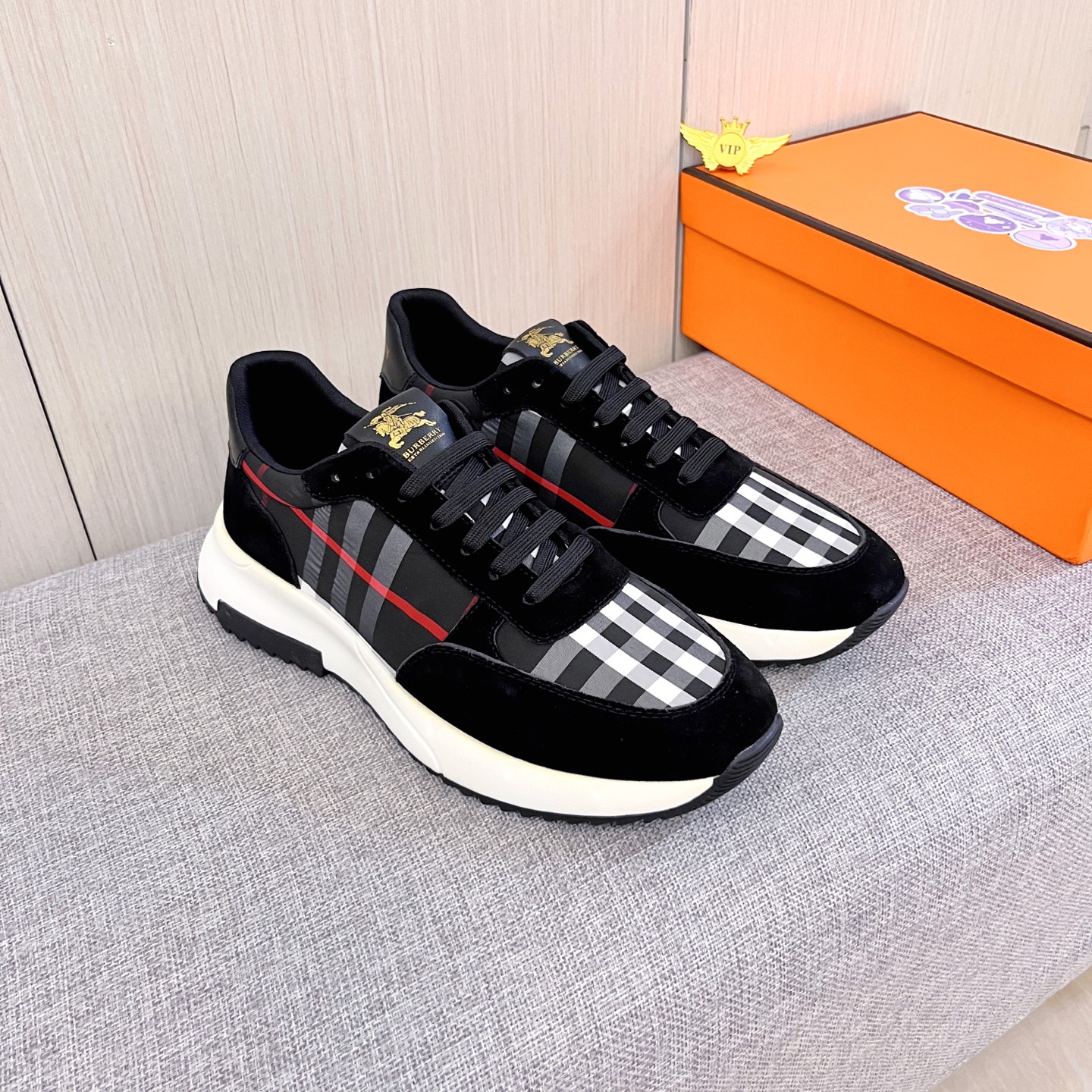 NO:604736,[Burberry] The latest masterpiece of the high-end men's shoe brand official website 11, the upper is made of first-layer cowhide imported from Italy with a comfortable and breathable lining and original non-slip and wear-resistant outsole, making walking more convenient and comfortable!  Exclusive new model, stunning work, Midea 11 replica [color] compared with official quality!  Create a fashionable personality to set off your uniqueness!  A must-have for trendy men! Classic sizes: 38-44, multiple colors available.,,burberry,cowhide19860909【 巴宝莉】男鞋高端品牌 官网11最新力作鞋面采用意大利进口头层牛皮搭配舒适透气内里原版防滑耐磨大底制作,让行走更加便捷舒适！独家新款,惊世之作,与官方的质量相比美的11复刻[色]！打造时尚个性衬托你的与众不同！潮男必备!经典尺码:38-44 颜色多色可选.,,burberry,cowhide,Men's shoes