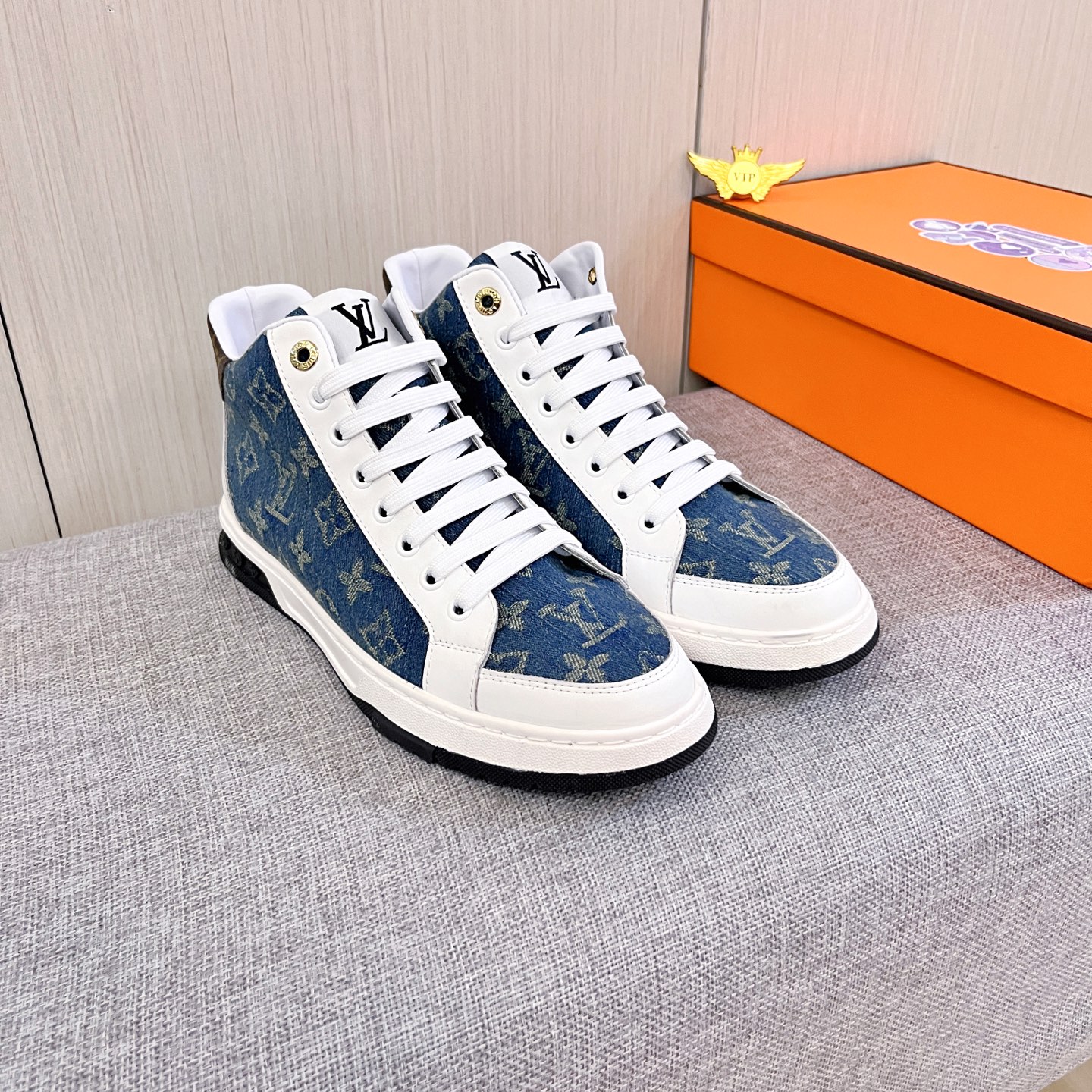 NO:604752,[LV] Louis Vuitton, the high-end men's shoe brand, official website 11's latest masterpiece, the upper is made of the Italian official website's original special technical cloth fabric with the original comfortable and breathable lining and the original designated non-slip outsole, making walking more convenient and comfortable!  Exclusive new model, stunning work, Midea 11 replica [color] compared with official quality!  Create a fashionable personality to set off your uniqueness!  A must-have for trendy men! , Size: 38-44. Color. 2 colors available, louis vuitton, louis vuitton19860909【LV】路易威登 男鞋高端品牌 官网11最新力作鞋面采用意大利官网原版专用科技布面料搭配原版舒适透气内里原版指定防滑大底制作让行走更加便捷舒适！独家新款,惊世之作,与官方的质量相比美的11复刻[色]！打造时尚个性衬托你的与众不同！潮男必备! ,尺码:38－44.颜色. 2色可选,,louis vuitton,louis vuitton,Men's shoes