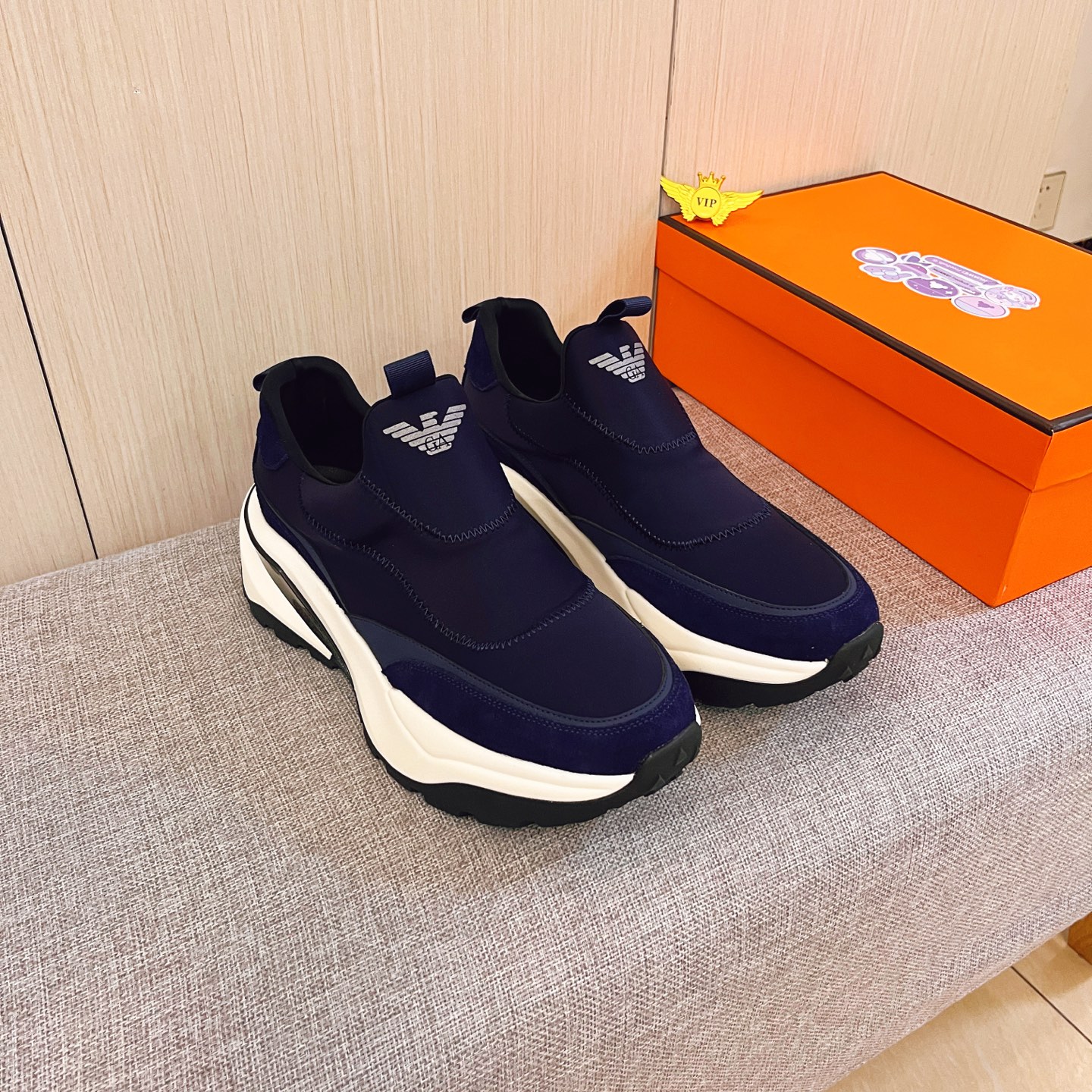 NO:605052,[Aconi] The latest masterpiece of the high-end men's shoe brand official website 11, the upper is made of the original Italian official website special technical cloth fabric with rubbing cowhide original comfortable and breathable lining and the original designated non-slip outsole makes walking more convenient and comfortable!  Exclusive new model, stunning work, Midea 11 replica [color] compared with official quality!  Create a fashionable personality to set off your uniqueness!  A must-have for trendy men! , Size: 38-44. Color. 2 colors available,,cowhide19860909【阿珂尼】路男鞋高端品牌 官网11最新力作鞋面采用意大利官网原版专用科技布面料搭配摩挲牛皮原版舒适透气内里原版指定防滑大底制作让行走更加便捷舒适！独家新款,惊世之作,与官方的质量相比美的11复刻[色]！打造时尚个性衬托你的与众不同！潮男必备! ,尺码:38－44.颜色. 2色可选,,cowhide,Men's shoes