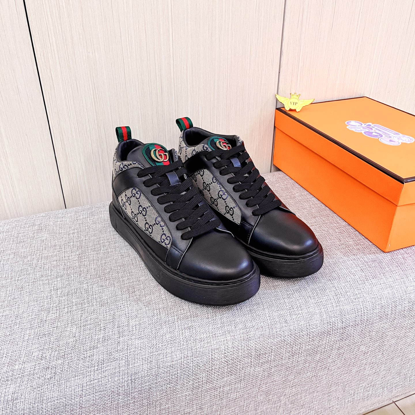 NO:620194,[LV] Louis Vuitton, a high-end men's shoe brand, official website 11's latest masterpiece, the upper is made of Italian imported first-layer cowhide with a comfortable and breathable lining and original non-slip and wear-resistant outsole, making walking more convenient and comfortable!  Exclusive new model, stunning work, Midea 11 replica [color] compared with official quality!  Create a fashionable personality to set off your uniqueness!  A must-have for trendy men! Classic sizes: 38-44, 2 colors available.,,louis vuitton,louis vuitton,cowhide19860909【LV】路易威登 男鞋高端品牌 官网11最新力作鞋面采用意大利进口头层牛皮搭配舒适透气内里原版防滑耐磨大底制作,让行走更加便捷舒适！独家新款,惊世之作,与官方的质量相比美的11复刻[色]！打造时尚个性衬托你的与众不同！潮男必备!经典尺码:38-44 颜色2色可选.,,louis vuitton,louis vuitton,cowhide,Men's shoes