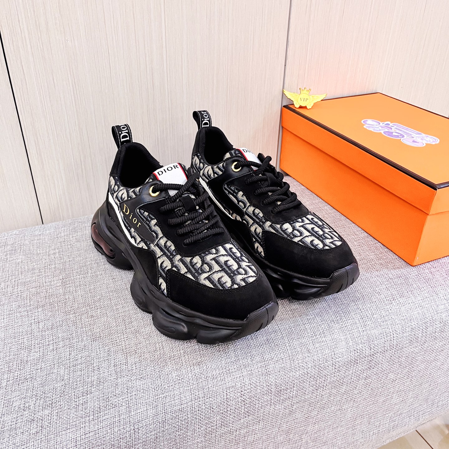 NO:620200,[Dior] The latest masterpiece of the high-end men's shoe brand official website 11, the upper is made of first-layer cowhide imported from Italy with a comfortable and breathable lining and original non-slip and wear-resistant outsole, making walking more convenient and comfortable!  Exclusive new model, stunning work, Midea 11 replica [color] compared with official quality!  Create a fashionable personality to set off your uniqueness!  A must-have for trendy men! Classic sizes: 38-44, 2 colors available.,,dior,cowhide19860909【迪奥】男鞋高端品牌 官网11最新力作鞋面采用意大利进口头层牛皮搭配舒适透气内里原版防滑耐磨大底制作,让行走更加便捷舒适！独家新款,惊世之作,与官方的质量相比美的11复刻[色]！打造时尚个性衬托你的与众不同！潮男必备!经典尺码:38-44 颜色2色可选.,,dior,cowhide,Men's shoes