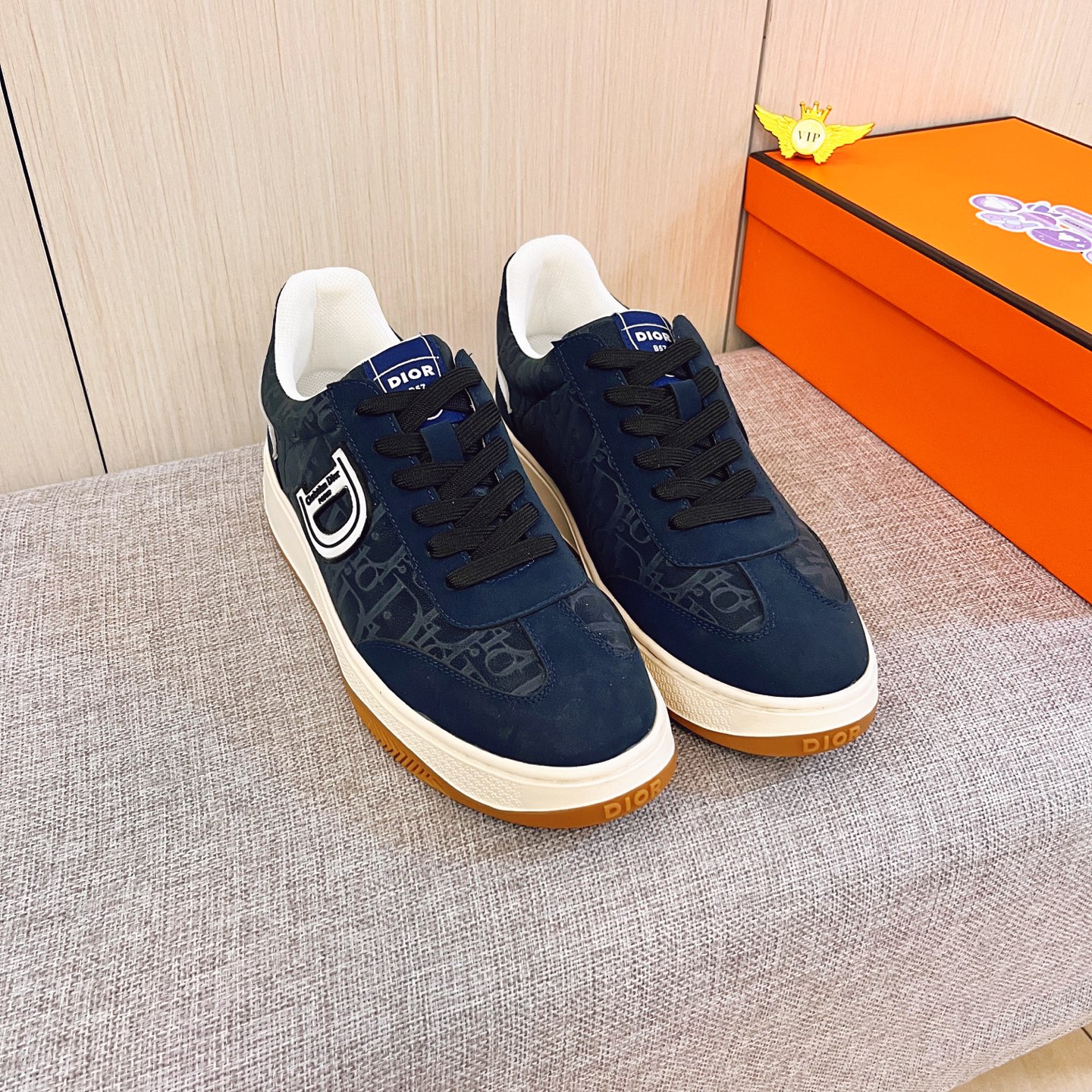 NO:620212,[Dior] The latest masterpiece of the high-end men's shoe brand official website 11, the upper is made of first-layer cowhide imported from Italy with a comfortable and breathable lining and original non-slip and wear-resistant outsole, making walking more convenient and comfortable!  Exclusive new model, stunning work, Midea 11 replica [color] compared with official quality!  Create a fashionable personality to set off your uniqueness!  A must-have for trendy men! Classic sizes: 38-44, multiple colors available.,,dior,cowhide19860909【迪奥】男鞋高端品牌 官网11最新力作鞋面采用意大利进口头层牛皮搭配舒适透气内里原版防滑耐磨大底制作,让行走更加便捷舒适！独家新款,惊世之作,与官方的质量相比美的11复刻[色]！打造时尚个性衬托你的与众不同！潮男必备!经典尺码:38-44 颜色多色可选.,,dior,cowhide,Men's shoes